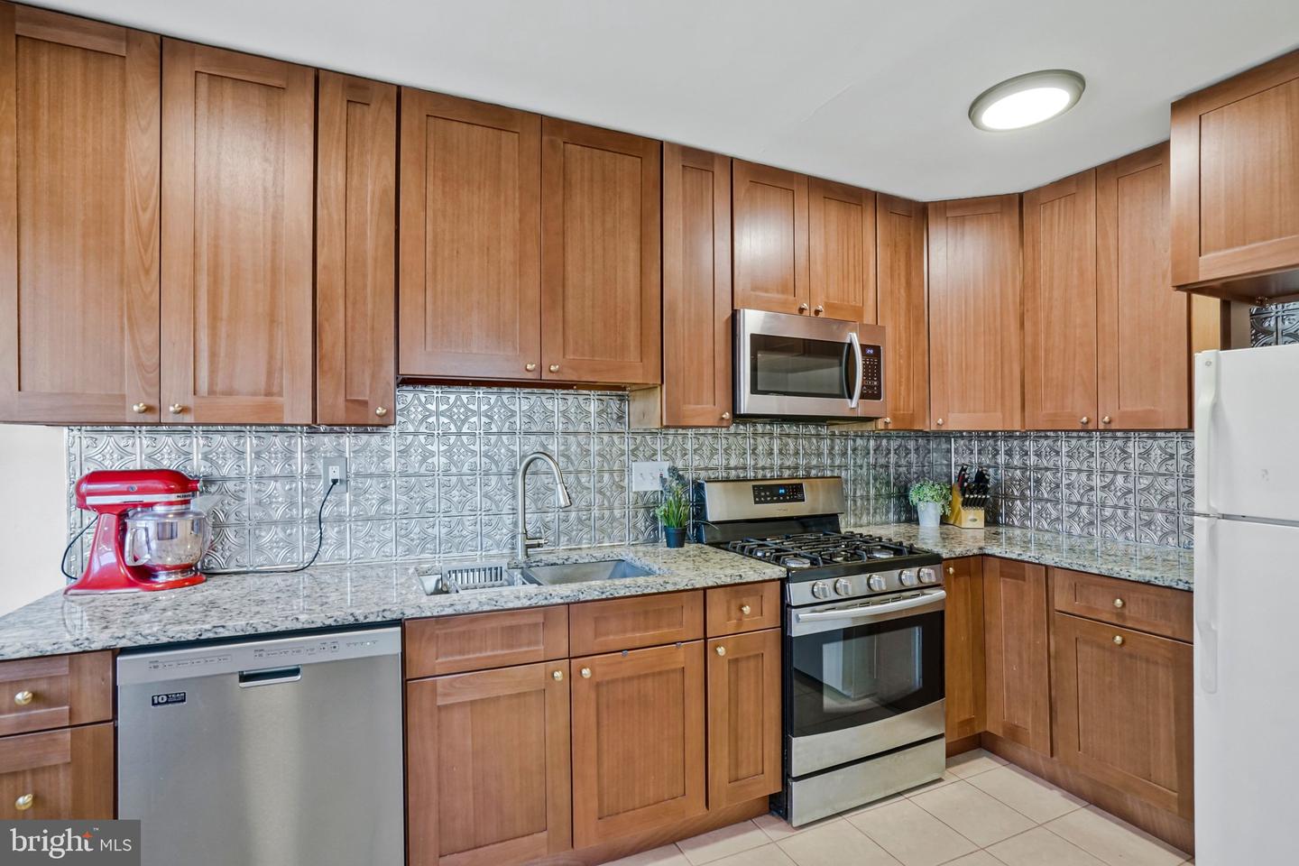 98 S IRIS ST S, ALEXANDRIA, Virginia 22304, 3 Bedrooms Bedrooms, ,2 BathroomsBathrooms,Residential,For sale,98 S IRIS ST S,VAAX2053416 MLS # VAAX2053416