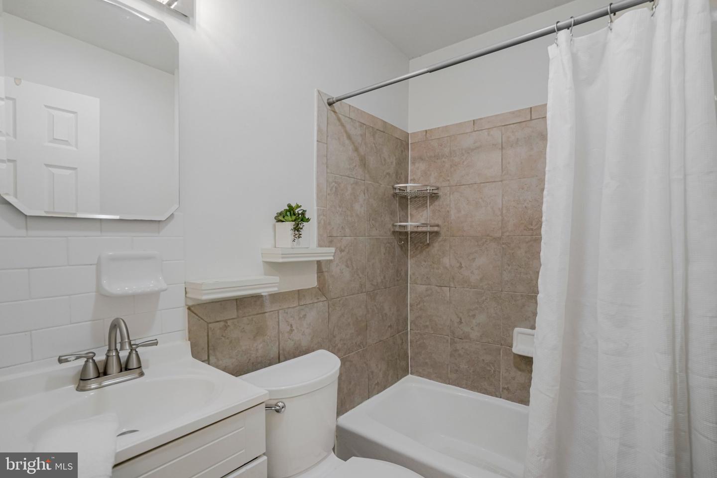 98 S IRIS ST S, ALEXANDRIA, Virginia 22304, 3 Bedrooms Bedrooms, ,2 BathroomsBathrooms,Residential,For sale,98 S IRIS ST S,VAAX2053416 MLS # VAAX2053416