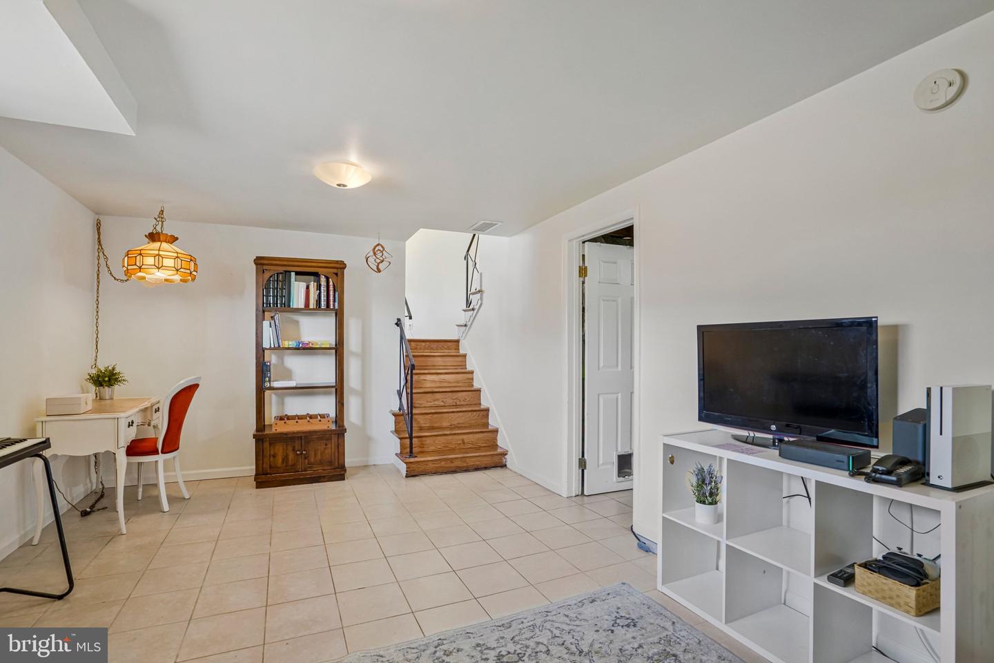 98 S IRIS ST S, ALEXANDRIA, Virginia 22304, 3 Bedrooms Bedrooms, ,2 BathroomsBathrooms,Residential,For sale,98 S IRIS ST S,VAAX2053416 MLS # VAAX2053416