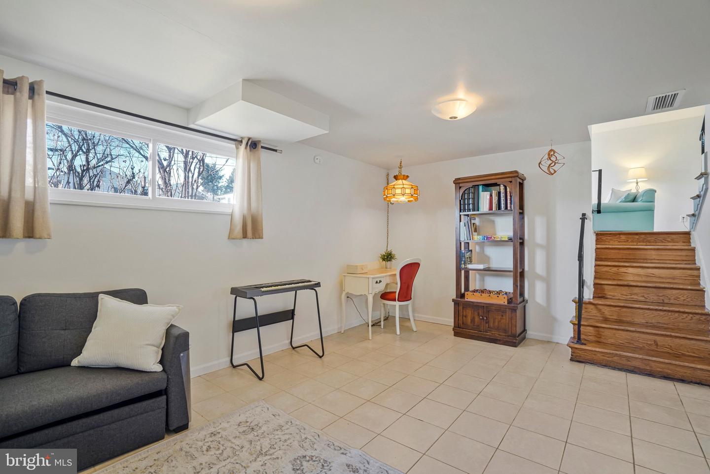 98 S IRIS ST S, ALEXANDRIA, Virginia 22304, 3 Bedrooms Bedrooms, ,2 BathroomsBathrooms,Residential,For sale,98 S IRIS ST S,VAAX2053416 MLS # VAAX2053416