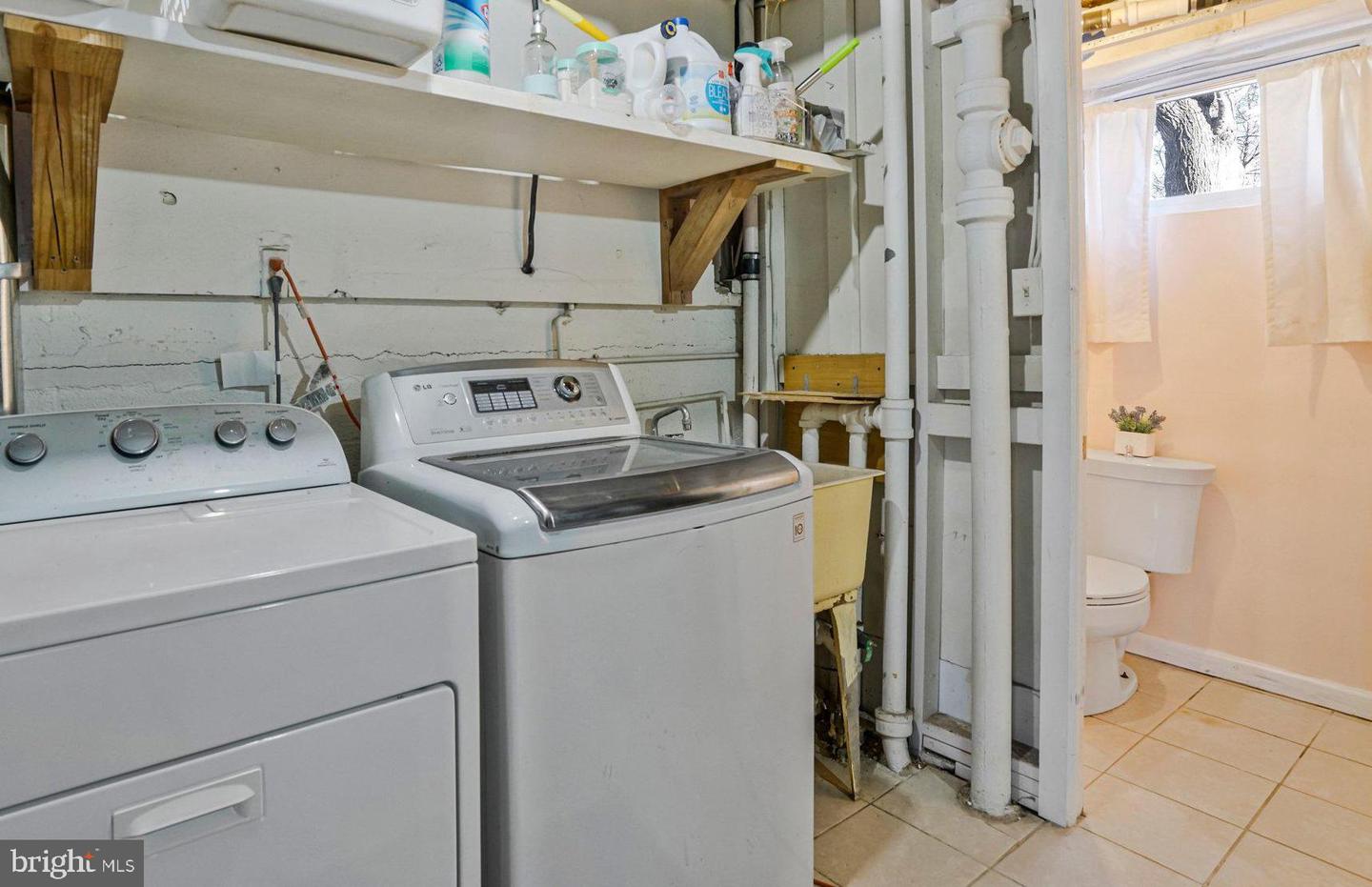 98 S IRIS ST S, ALEXANDRIA, Virginia 22304, 3 Bedrooms Bedrooms, ,2 BathroomsBathrooms,Residential,For sale,98 S IRIS ST S,VAAX2053416 MLS # VAAX2053416