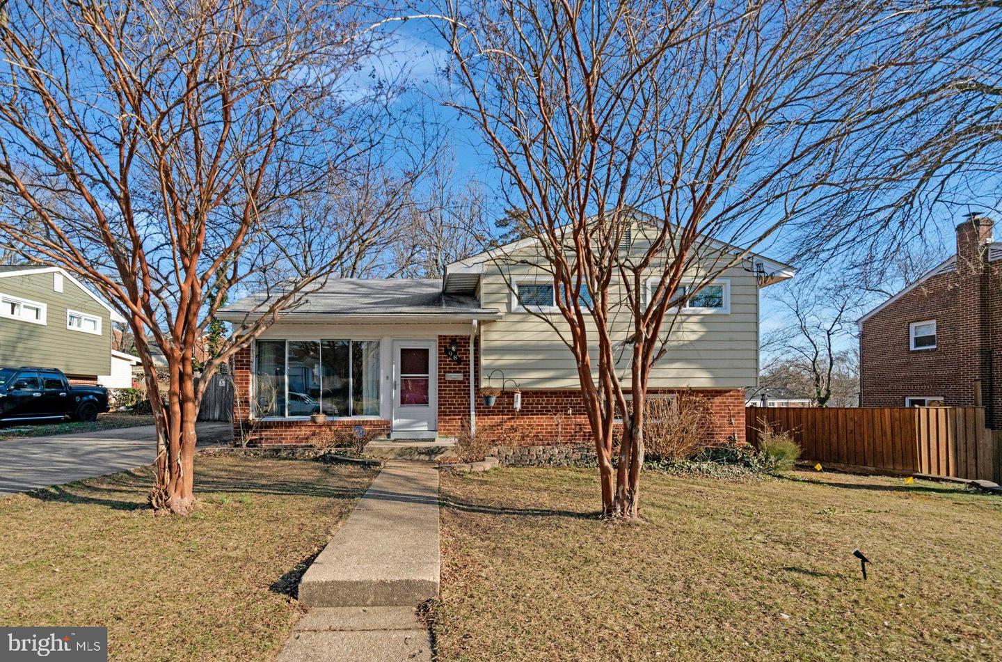 98 S IRIS ST S, ALEXANDRIA, Virginia 22304, 3 Bedrooms Bedrooms, ,2 BathroomsBathrooms,Residential,For sale,98 S IRIS ST S,VAAX2053416 MLS # VAAX2053416