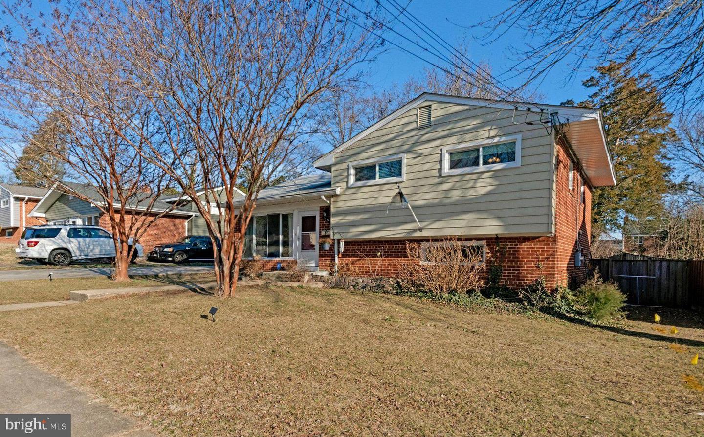 98 S IRIS ST S, ALEXANDRIA, Virginia 22304, 3 Bedrooms Bedrooms, ,2 BathroomsBathrooms,Residential,For sale,98 S IRIS ST S,VAAX2053416 MLS # VAAX2053416