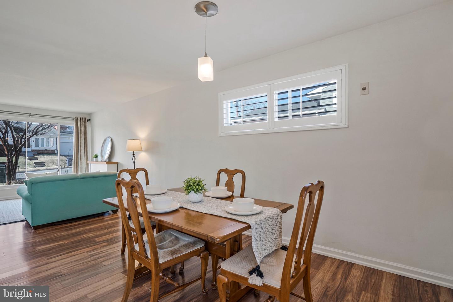 98 S IRIS ST S, ALEXANDRIA, Virginia 22304, 3 Bedrooms Bedrooms, ,2 BathroomsBathrooms,Residential,For sale,98 S IRIS ST S,VAAX2053416 MLS # VAAX2053416