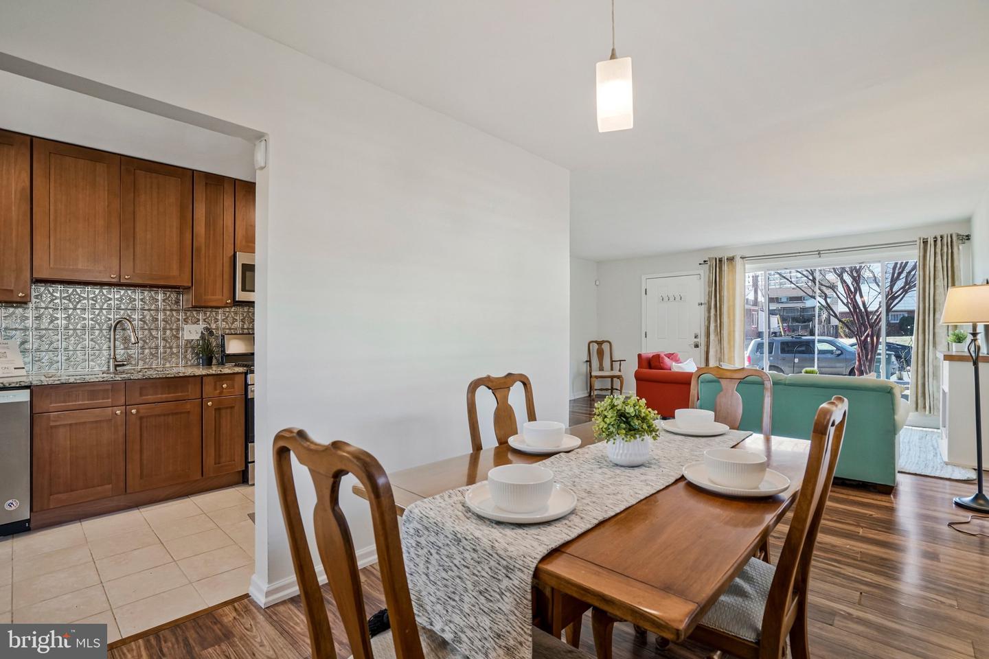 98 S IRIS ST S, ALEXANDRIA, Virginia 22304, 3 Bedrooms Bedrooms, ,2 BathroomsBathrooms,Residential,For sale,98 S IRIS ST S,VAAX2053416 MLS # VAAX2053416