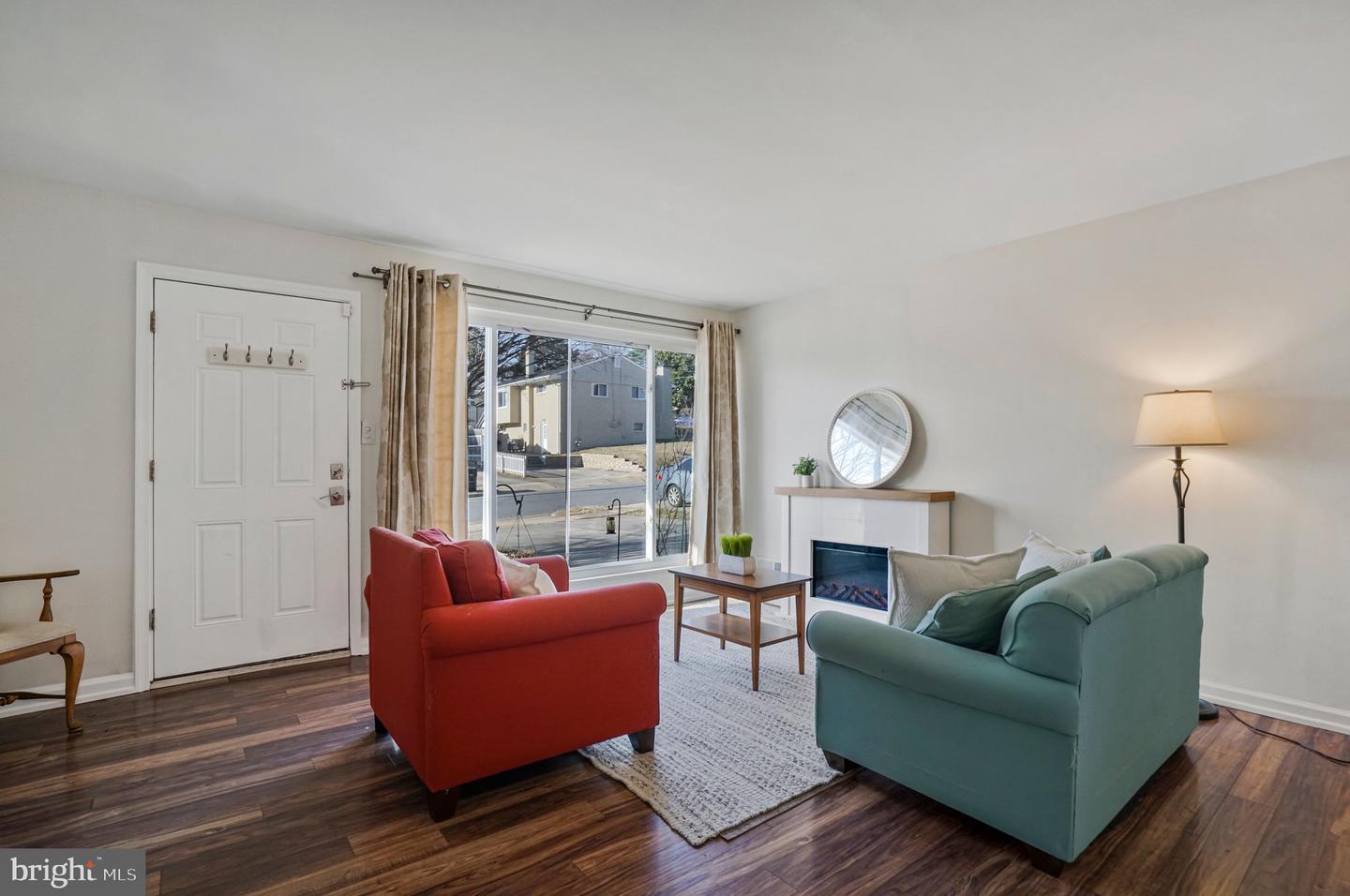 98 S IRIS ST S, ALEXANDRIA, Virginia 22304, 3 Bedrooms Bedrooms, ,2 BathroomsBathrooms,Residential,For sale,98 S IRIS ST S,VAAX2053416 MLS # VAAX2053416