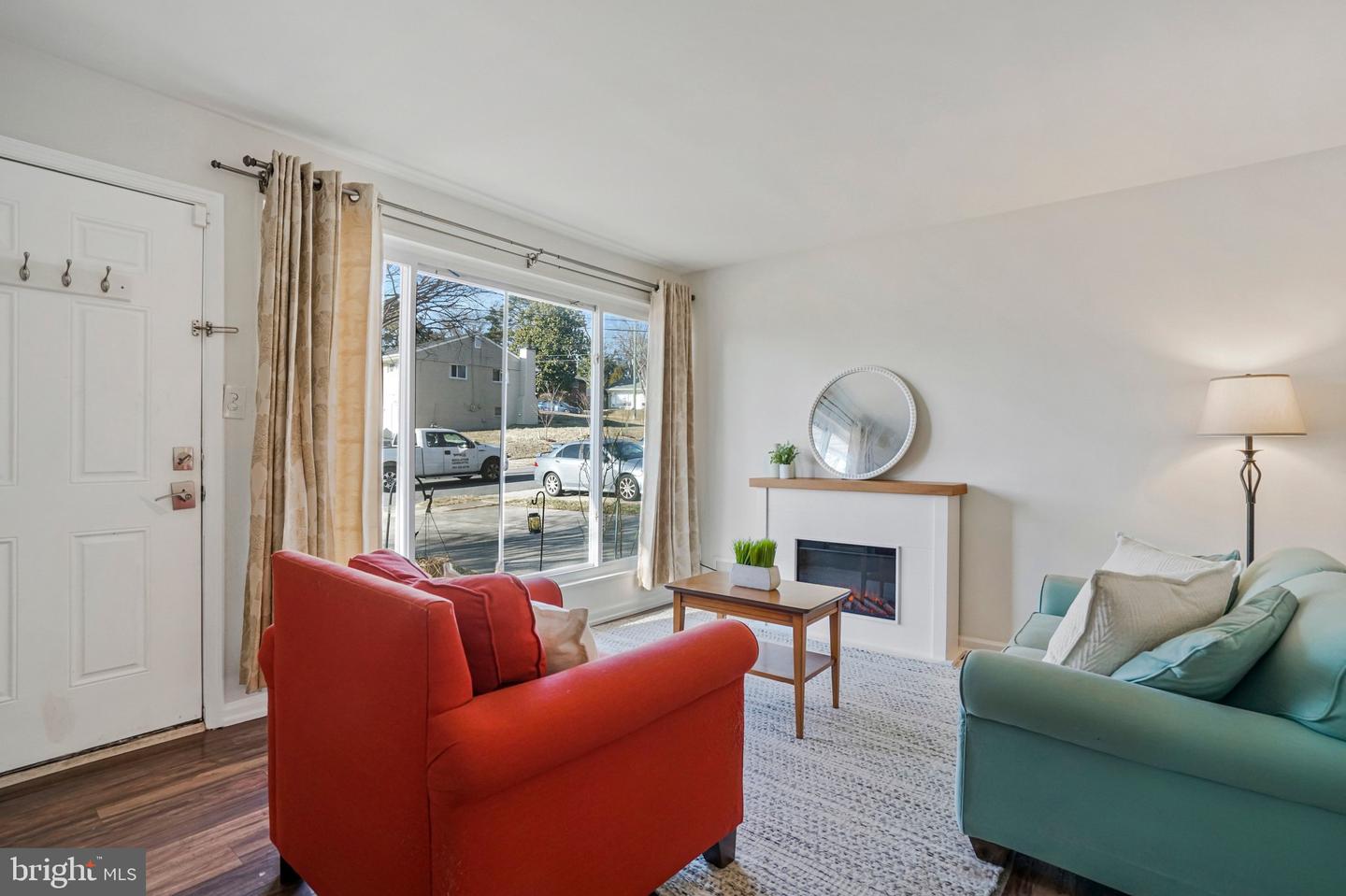 98 S IRIS ST S, ALEXANDRIA, Virginia 22304, 3 Bedrooms Bedrooms, ,2 BathroomsBathrooms,Residential,For sale,98 S IRIS ST S,VAAX2053416 MLS # VAAX2053416