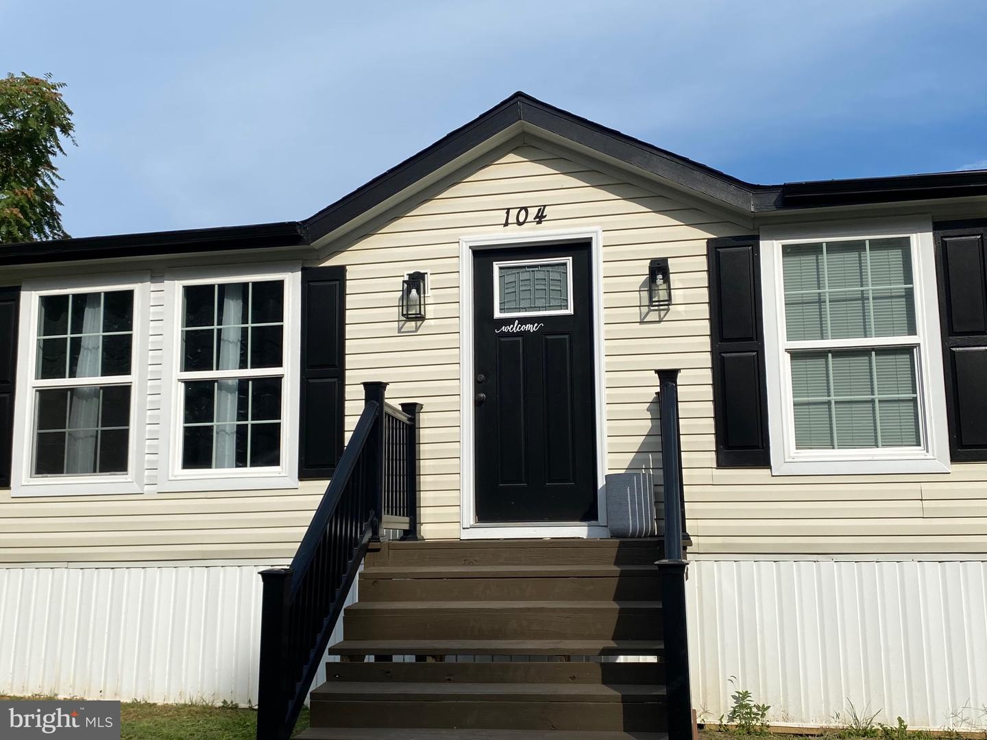 104 PRINCE CHARLES LN, DUMFRIES, Virginia 22026, 3 Bedrooms Bedrooms, ,2 BathroomsBathrooms,Residential,For sale,104 PRINCE CHARLES LN,VAPW2111008 MLS # VAPW2111008