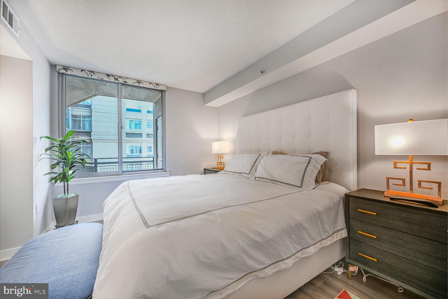 555 MASSACHUSETTS AVE NW #1215, WASHINGTON, District Of Columbia 20001, 1 Bedroom Bedrooms, ,1 BathroomBathrooms,Residential,For sale,555 MASSACHUSETTS AVE NW #1215,DCDC2242724 MLS # DCDC2242724