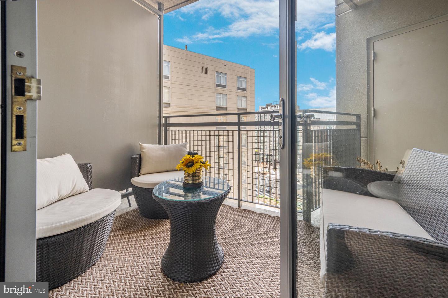 555 MASSACHUSETTS AVE NW #1215, WASHINGTON, District Of Columbia 20001, 1 Bedroom Bedrooms, ,1 BathroomBathrooms,Residential,For sale,555 MASSACHUSETTS AVE NW #1215,DCDC2242724 MLS # DCDC2242724