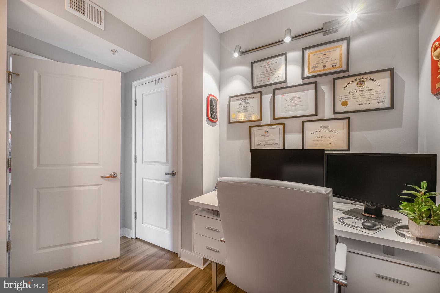 555 MASSACHUSETTS AVE NW #1215, WASHINGTON, District Of Columbia 20001, 1 Bedroom Bedrooms, ,1 BathroomBathrooms,Residential,For sale,555 MASSACHUSETTS AVE NW #1215,DCDC2242724 MLS # DCDC2242724