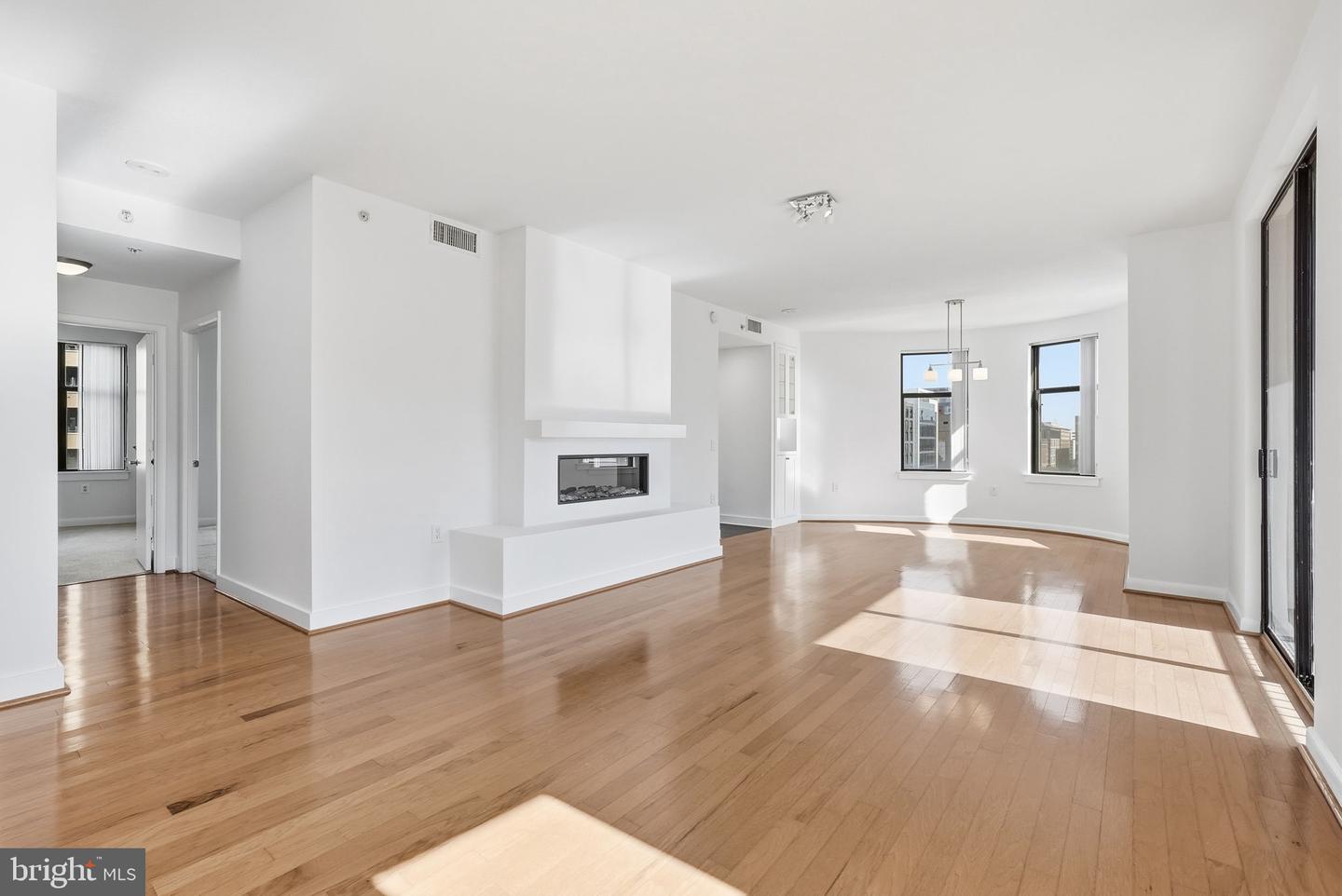 400 MASSACHUSETTS AVE NW #719, WASHINGTON, District Of Columbia 20001, 2 Bedrooms Bedrooms, ,2 BathroomsBathrooms,Residential,For sale,400 MASSACHUSETTS AVE NW #719,DCDC2242746 MLS # DCDC2242746