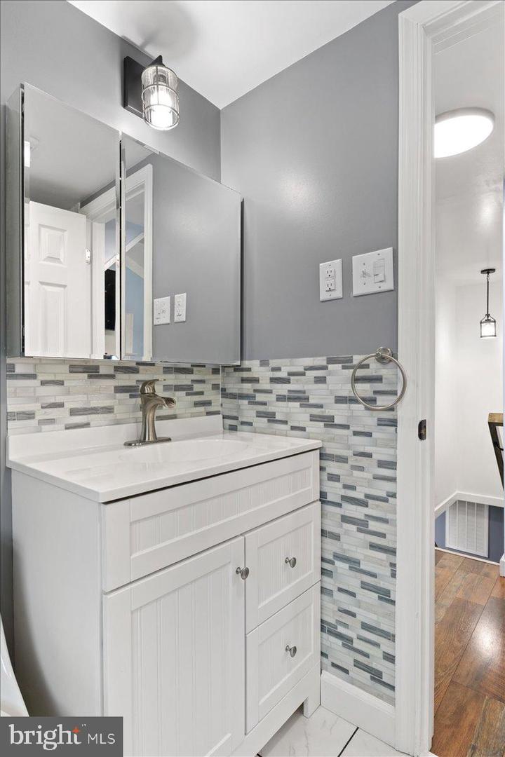 LOUISA, Virginia 23093, 3 Bedrooms Bedrooms, 5 Rooms Rooms,2 BathroomsBathrooms,Residential,For sale,VALA2009192 MLS # VALA2009192 LOUISA, Virginia 23093, 3 Bedrooms Bedrooms, 5 Rooms Rooms,2 BathroomsBathrooms,Residential,For sale,VALA2009192 MLS # VALA2009192