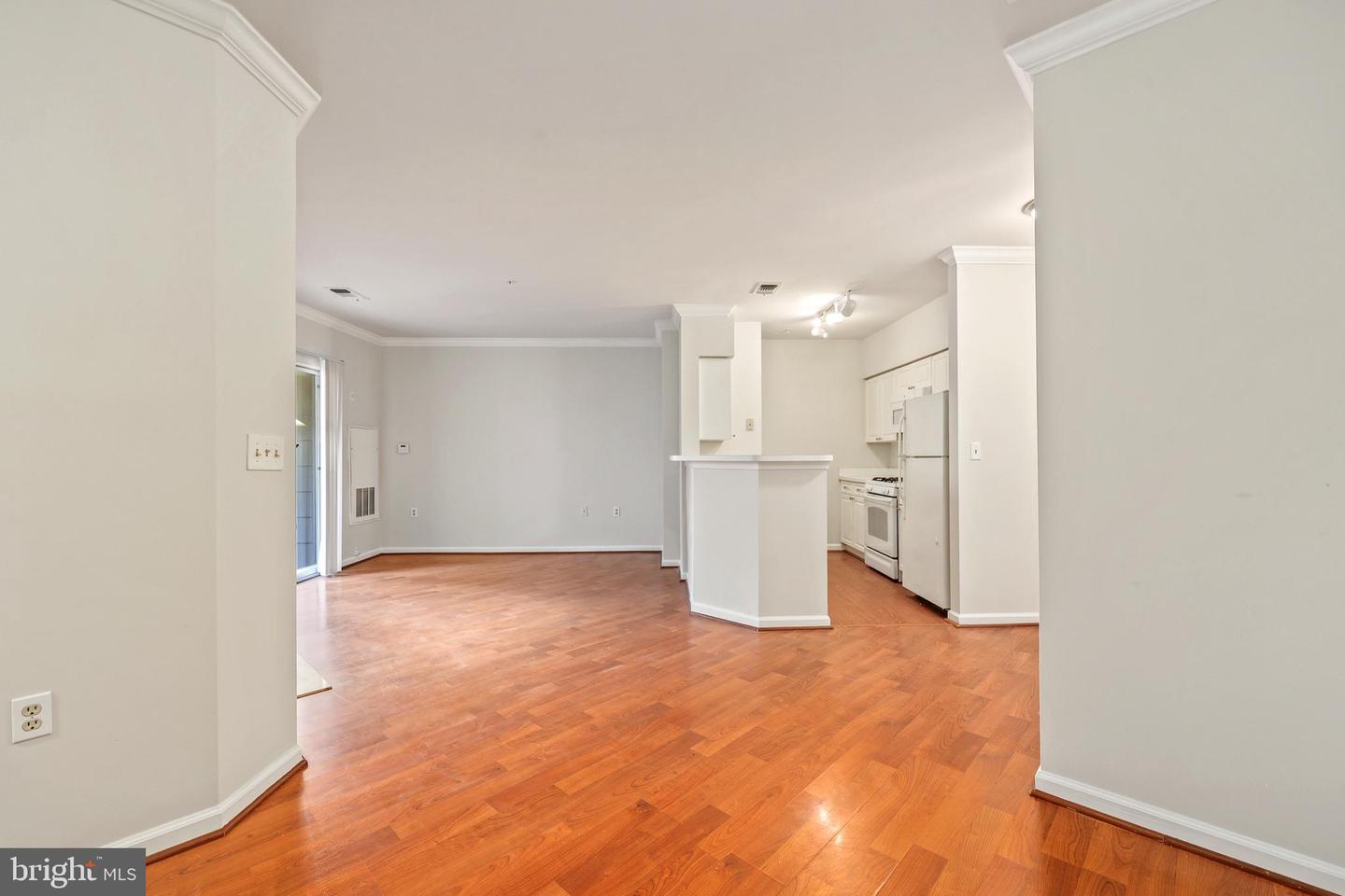 12913 ALTON SQ #210, HERNDON, Virginia 20170, 2 Bedrooms Bedrooms, ,2 BathroomsBathrooms,Residential,For sale,12913 ALTON SQ #210,VAFX2287028 MLS # VAFX2287028