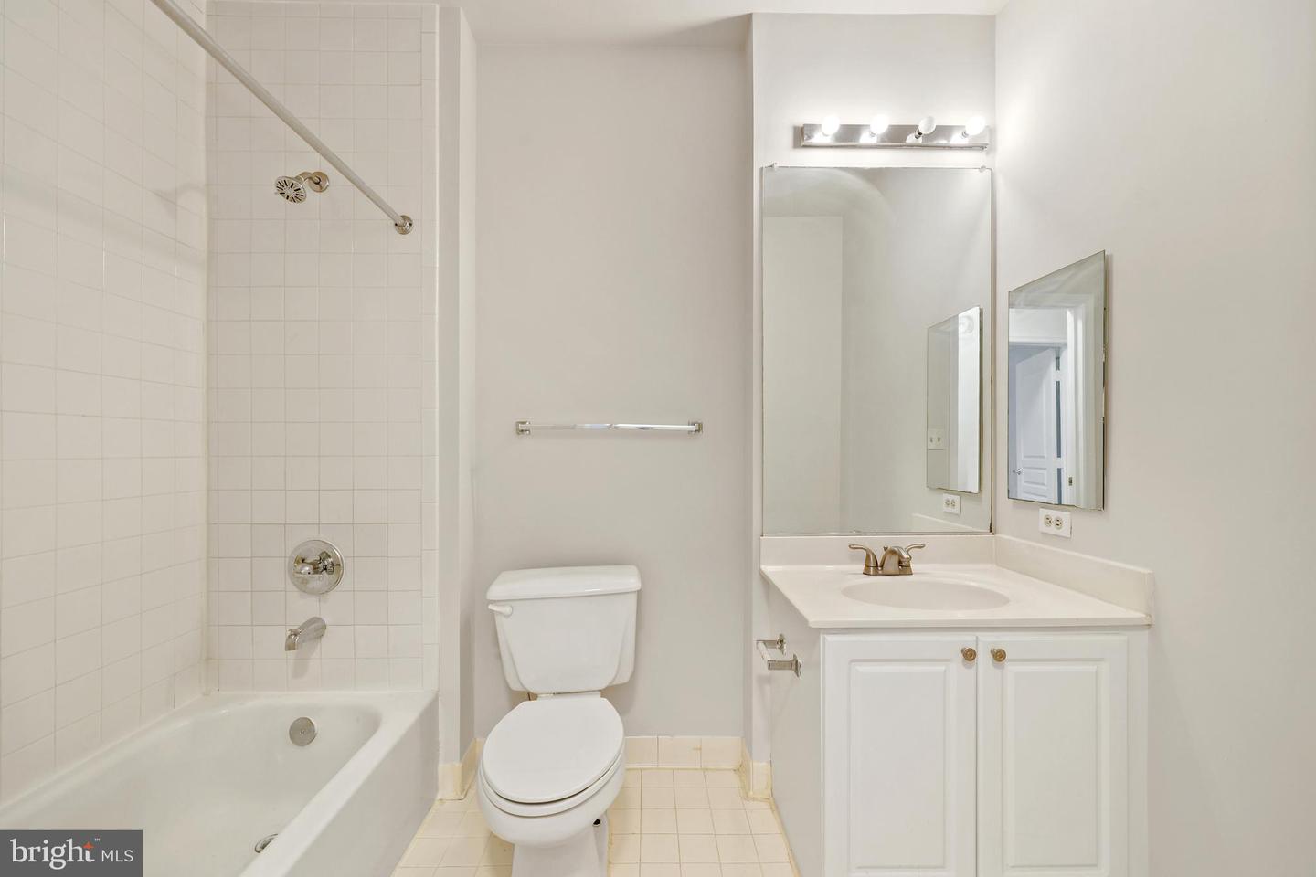 12913 ALTON SQ #210, HERNDON, Virginia 20170, 2 Bedrooms Bedrooms, ,2 BathroomsBathrooms,Residential,For sale,12913 ALTON SQ #210,VAFX2287028 MLS # VAFX2287028