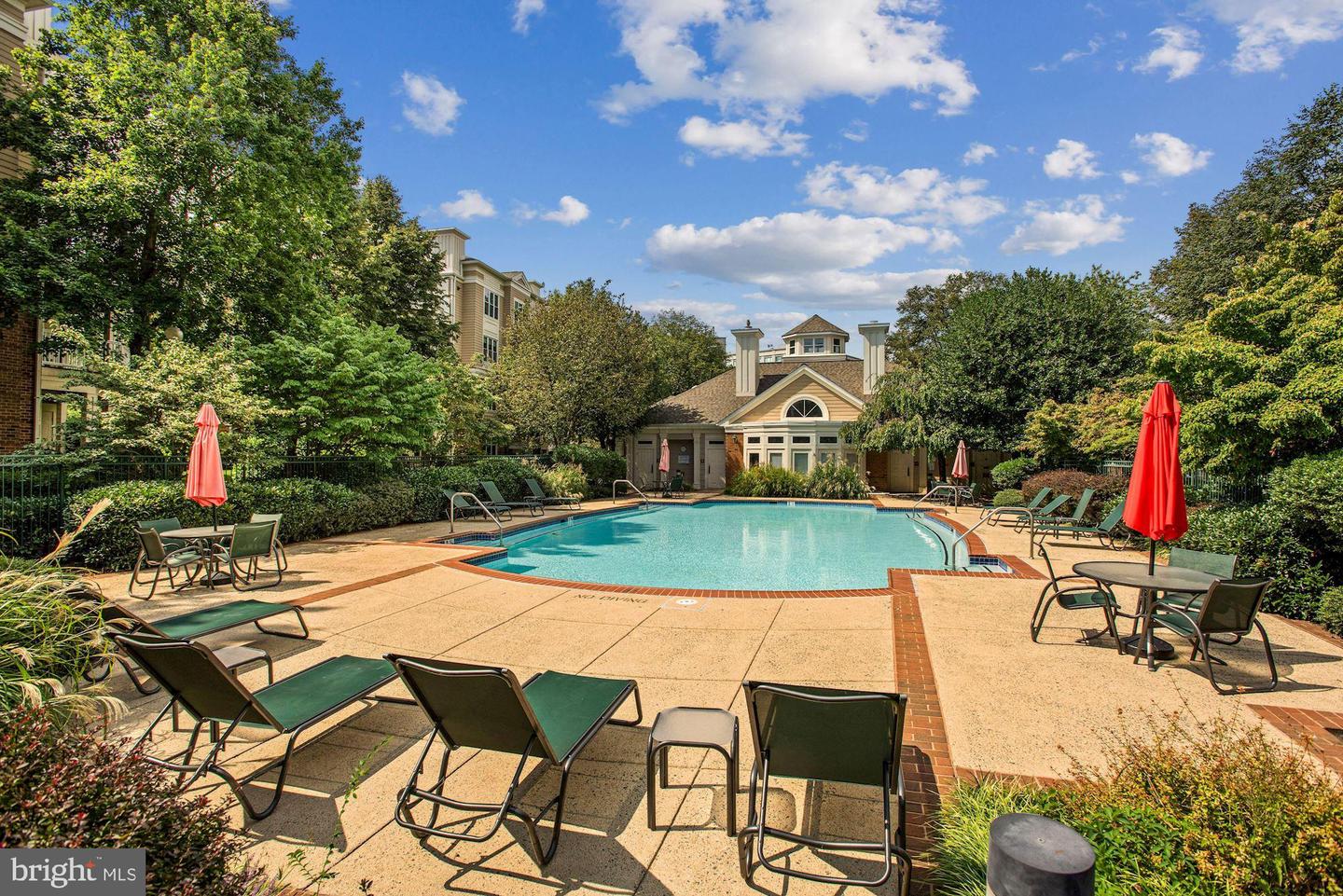 12913 ALTON SQ #210, HERNDON, Virginia 20170, 2 Bedrooms Bedrooms, ,2 BathroomsBathrooms,Residential,For sale,12913 ALTON SQ #210,VAFX2287028 MLS # VAFX2287028