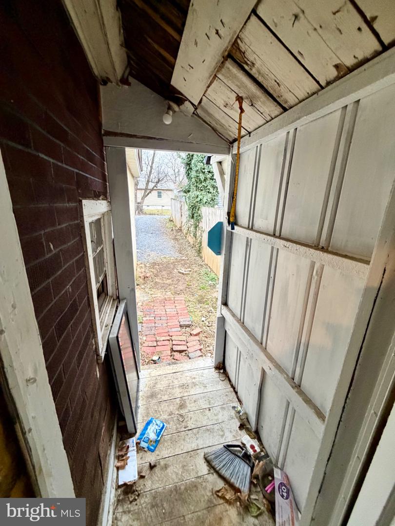 528 FREMONT ST, WINCHESTER, Virginia 22601, 1 Bedroom Bedrooms, 4 Rooms Rooms,1 BathroomBathrooms,Residential,For sale,528 FREMONT ST,VAWI2009822 MLS # VAWI2009822