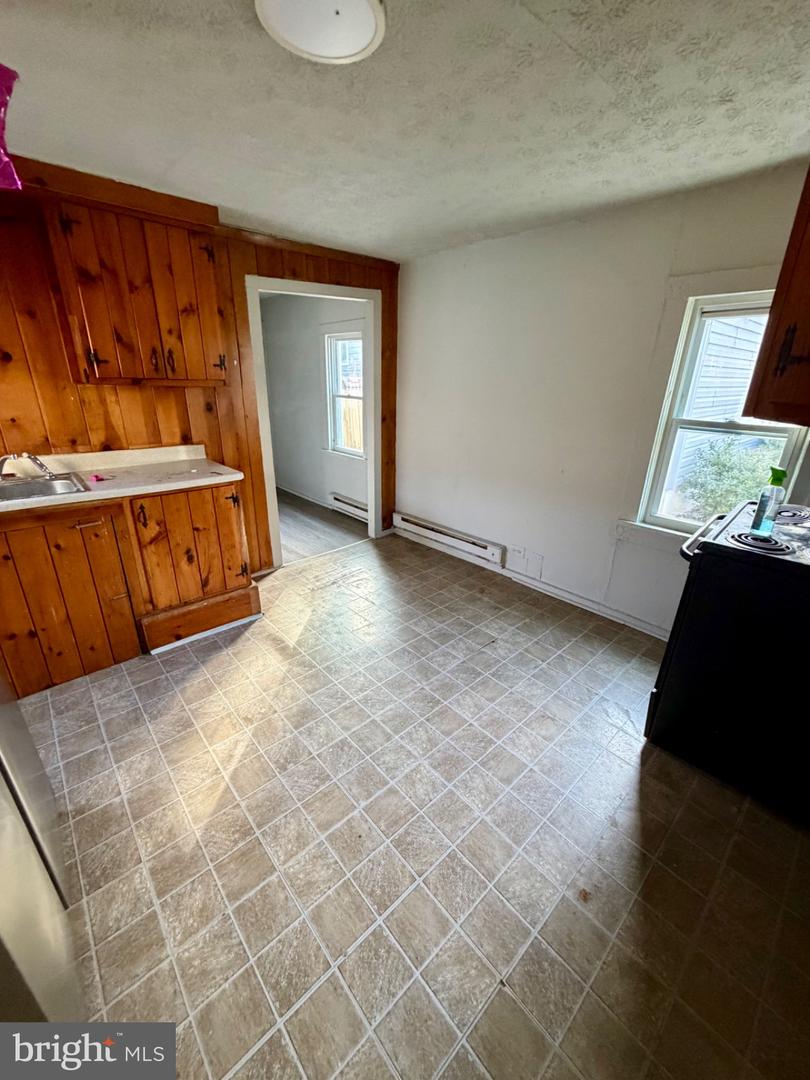 528 FREMONT ST, WINCHESTER, Virginia 22601, 1 Bedroom Bedrooms, 4 Rooms Rooms,1 BathroomBathrooms,Residential,For sale,528 FREMONT ST,VAWI2009822 MLS # VAWI2009822