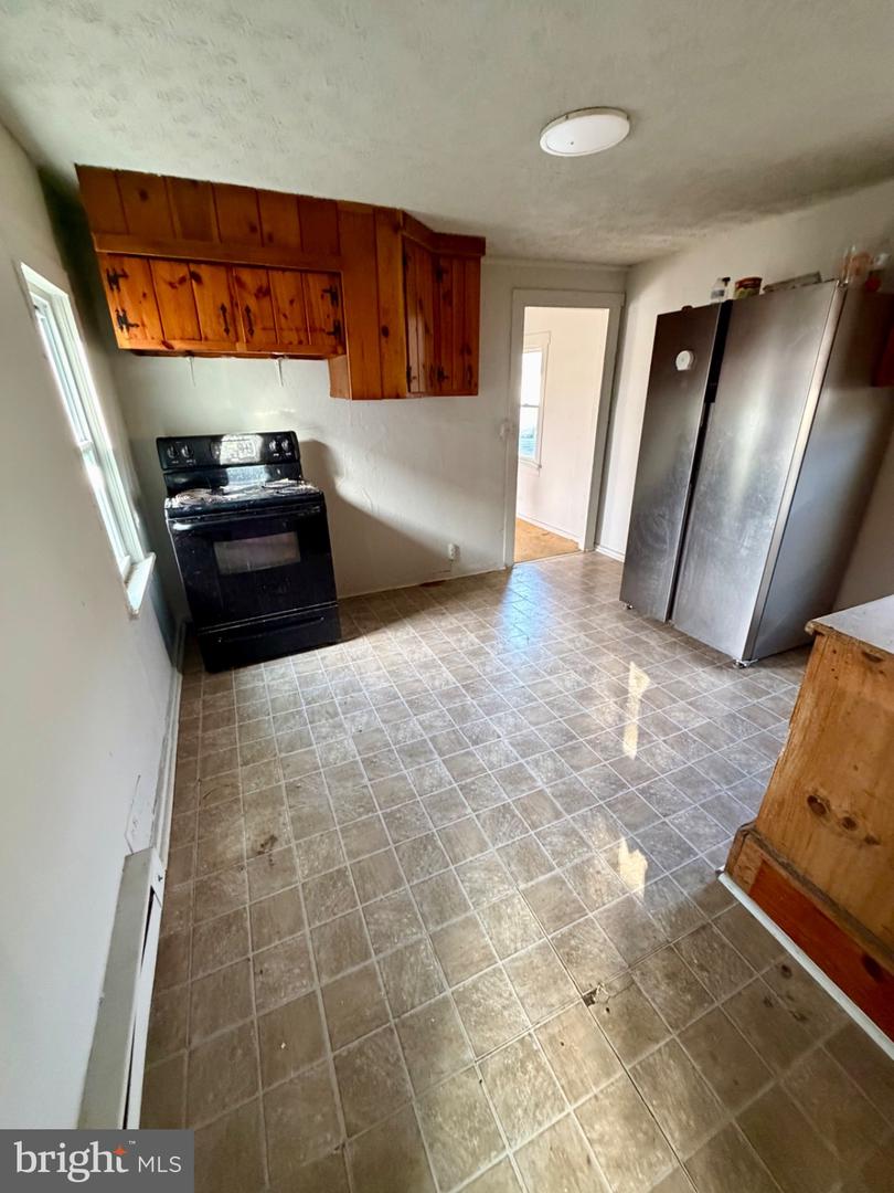 528 FREMONT ST, WINCHESTER, Virginia 22601, 1 Bedroom Bedrooms, 4 Rooms Rooms,1 BathroomBathrooms,Residential,For sale,528 FREMONT ST,VAWI2009822 MLS # VAWI2009822