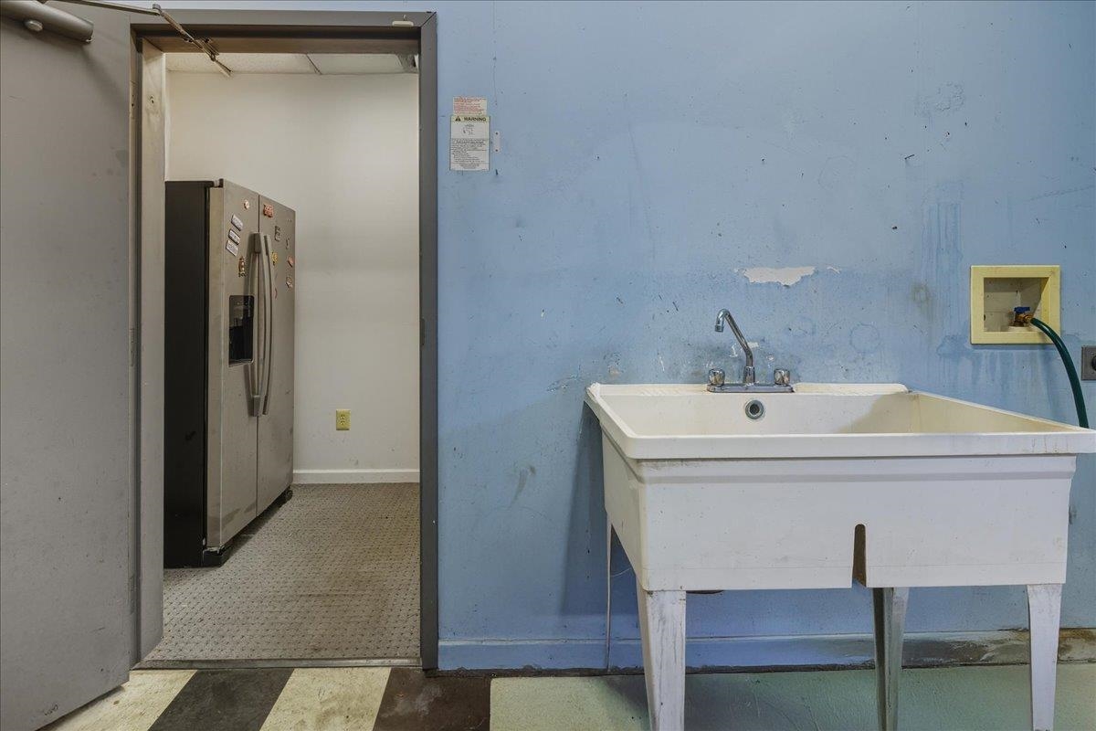 1215 GREENVILLE AVE, STAUNTON, Virginia 24401, ,Commercial,1215 GREENVILLE AVE,672714 MLS # 672714