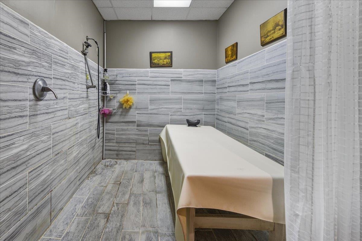 1215 GREENVILLE AVE, STAUNTON, Virginia 24401, ,Commercial,1215 GREENVILLE AVE,672714 MLS # 672714