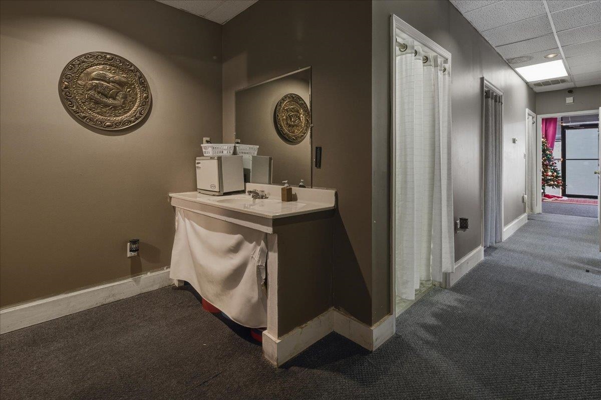 1215 GREENVILLE AVE, STAUNTON, Virginia 24401, ,Commercial,1215 GREENVILLE AVE,672714 MLS # 672714