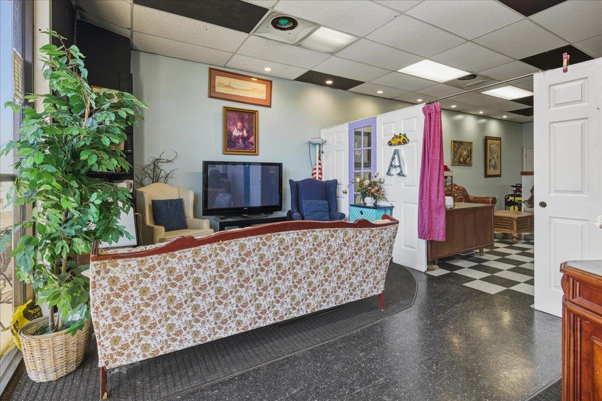 1215 GREENVILLE AVE, STAUNTON, Virginia 24401, ,Commercial,1215 GREENVILLE AVE,672714 MLS # 672714