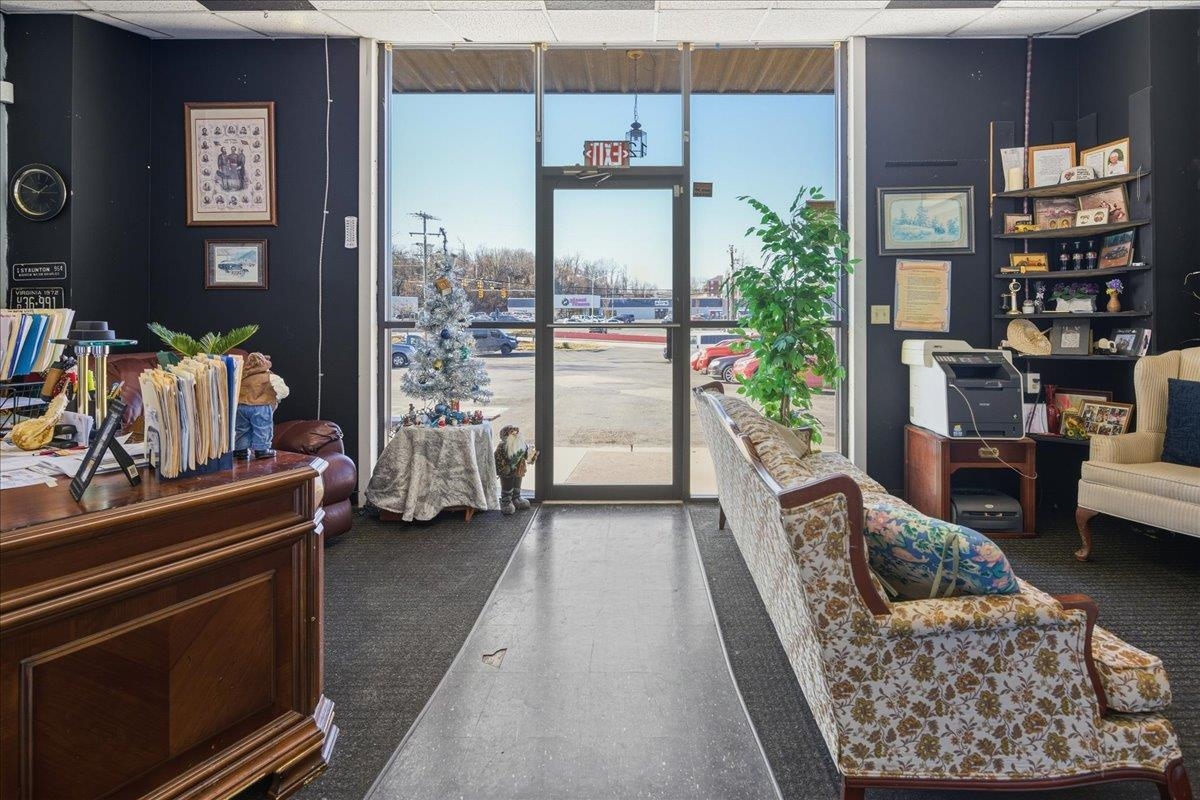 1215 GREENVILLE AVE, STAUNTON, Virginia 24401, ,Commercial,1215 GREENVILLE AVE,672714 MLS # 672714