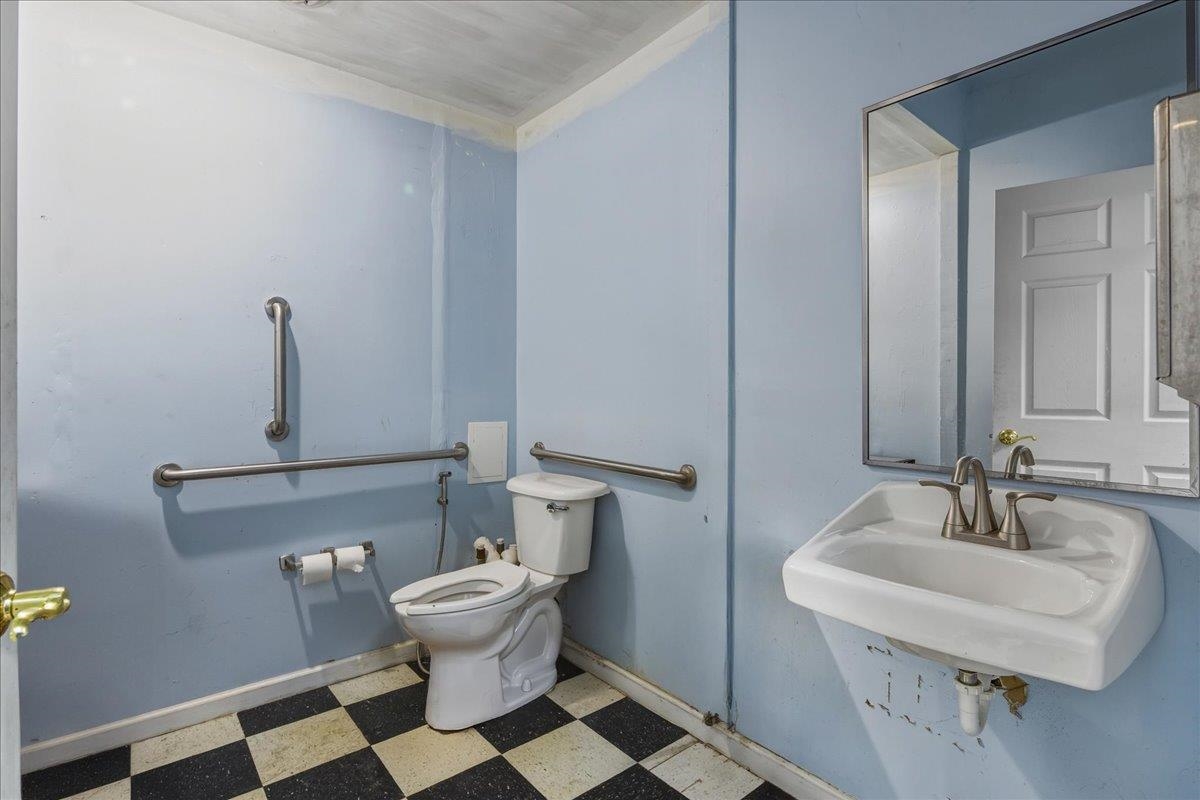 1215 GREENVILLE AVE, STAUNTON, Virginia 24401, ,Commercial,1215 GREENVILLE AVE,672714 MLS # 672714