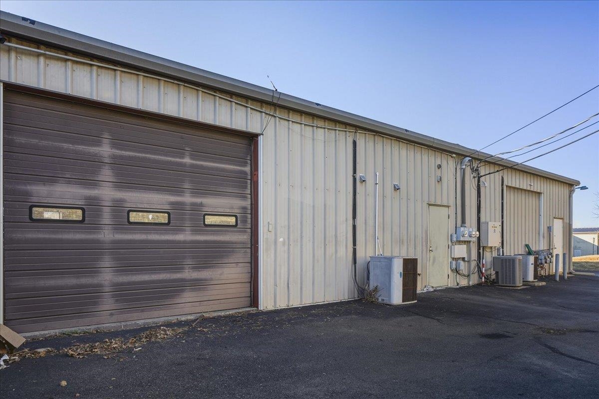 1215 GREENVILLE AVE, STAUNTON, Virginia 24401, ,Commercial,1215 GREENVILLE AVE,672714 MLS # 672714