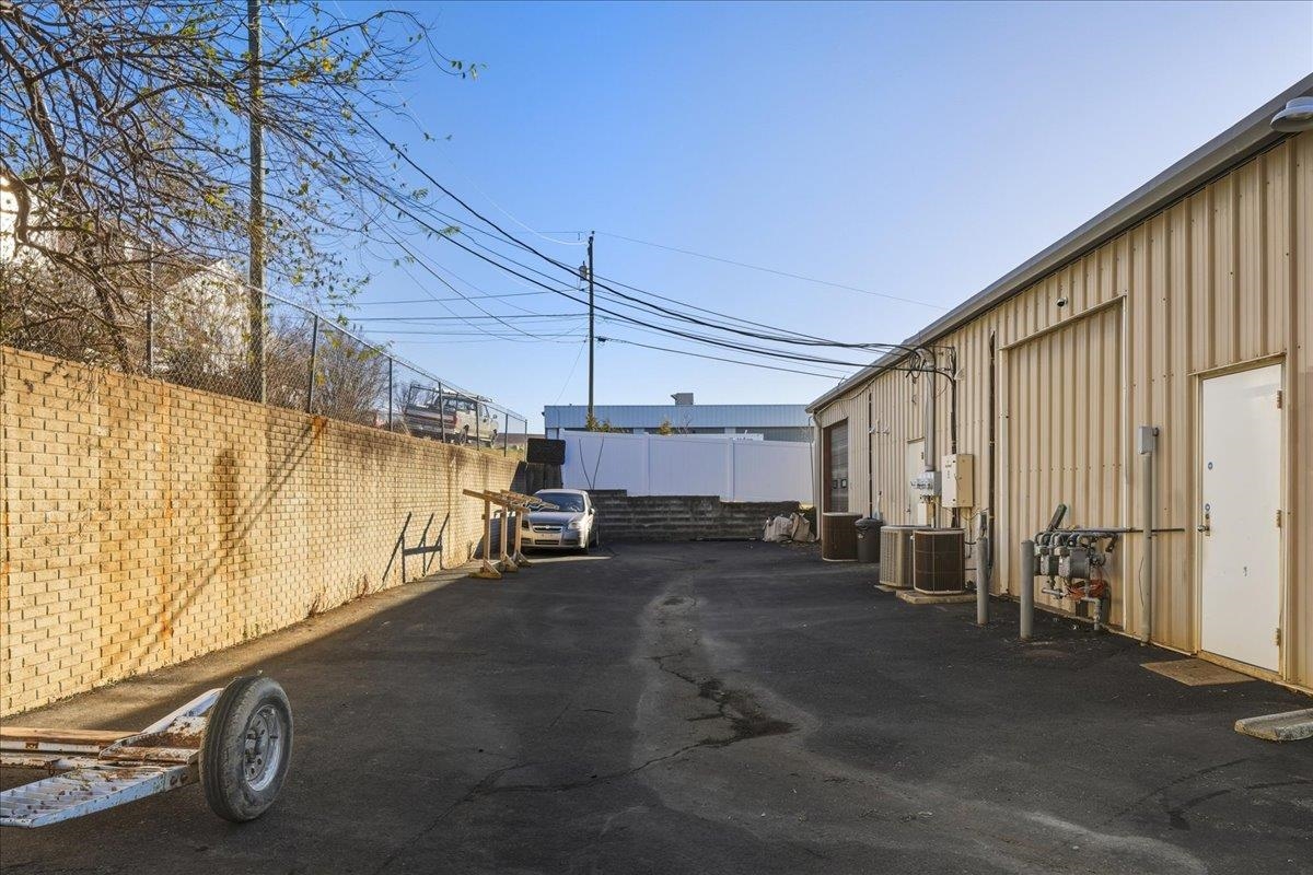 1215 GREENVILLE AVE, STAUNTON, Virginia 24401, ,Commercial,1215 GREENVILLE AVE,672714 MLS # 672714