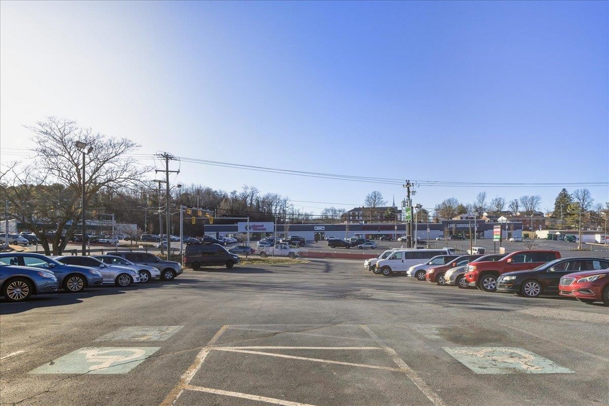 1215 GREENVILLE AVE, STAUNTON, Virginia 24401, ,Commercial,1215 GREENVILLE AVE,672714 MLS # 672714