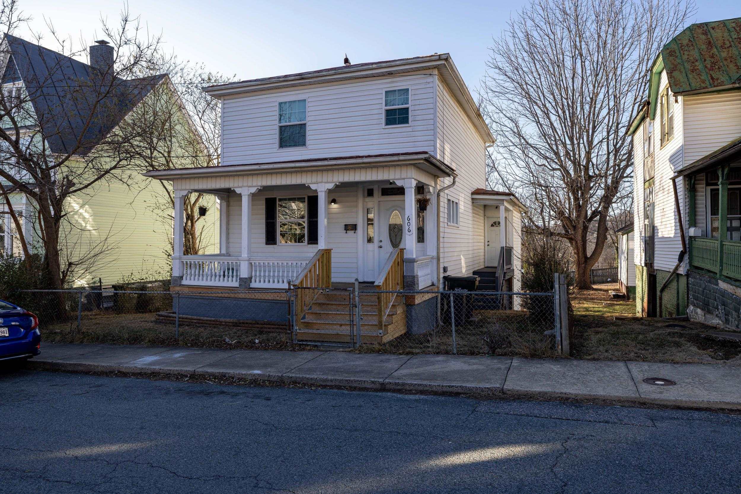606 WINTHROP ST, STAUNTON, Virginia 24401, 3 Bedrooms Bedrooms, ,1 BathroomBathrooms,Residential,606 WINTHROP ST,672719 MLS # 672719