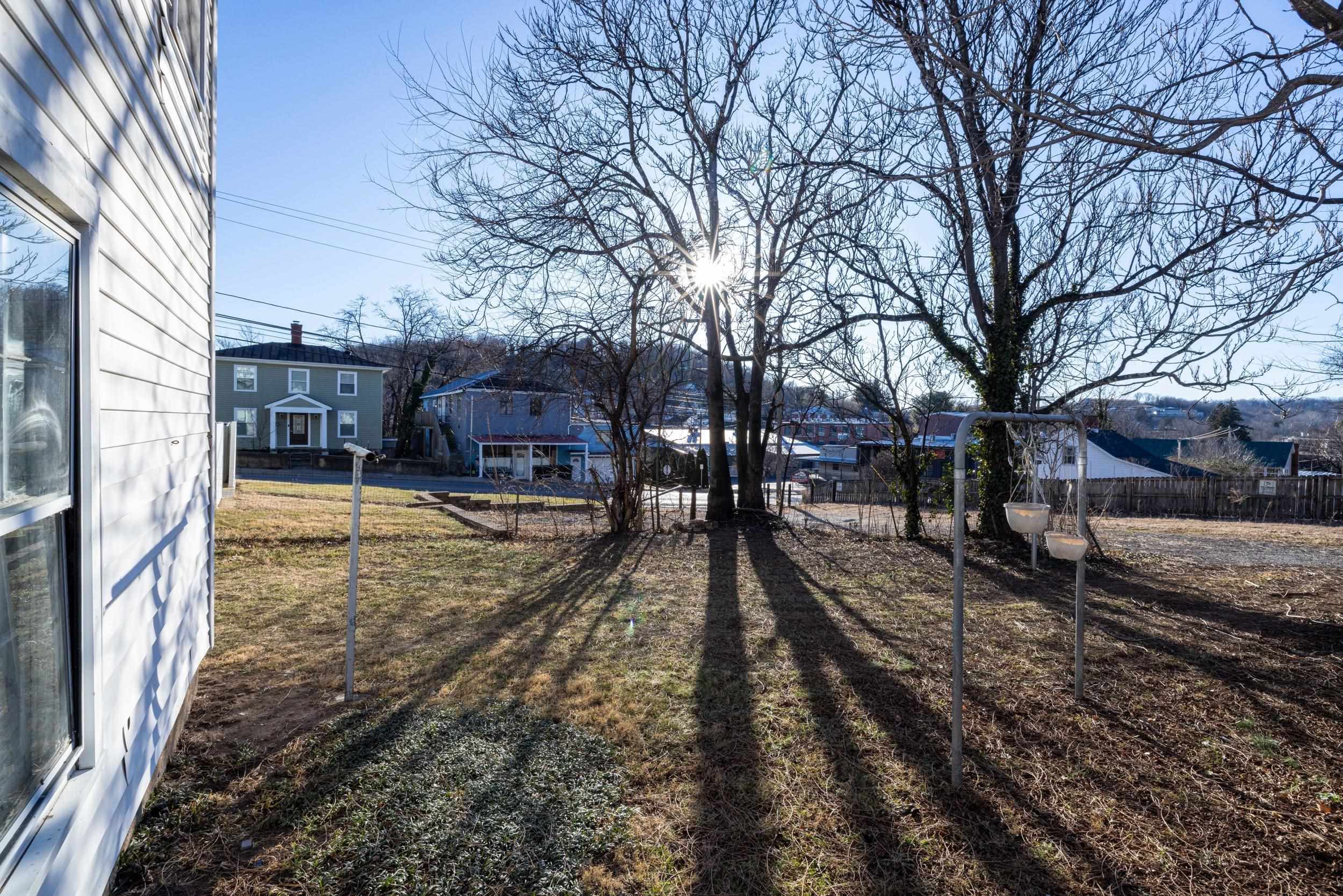 606 WINTHROP ST, STAUNTON, Virginia 24401, 3 Bedrooms Bedrooms, ,1 BathroomBathrooms,Residential,606 WINTHROP ST,672719 MLS # 672719