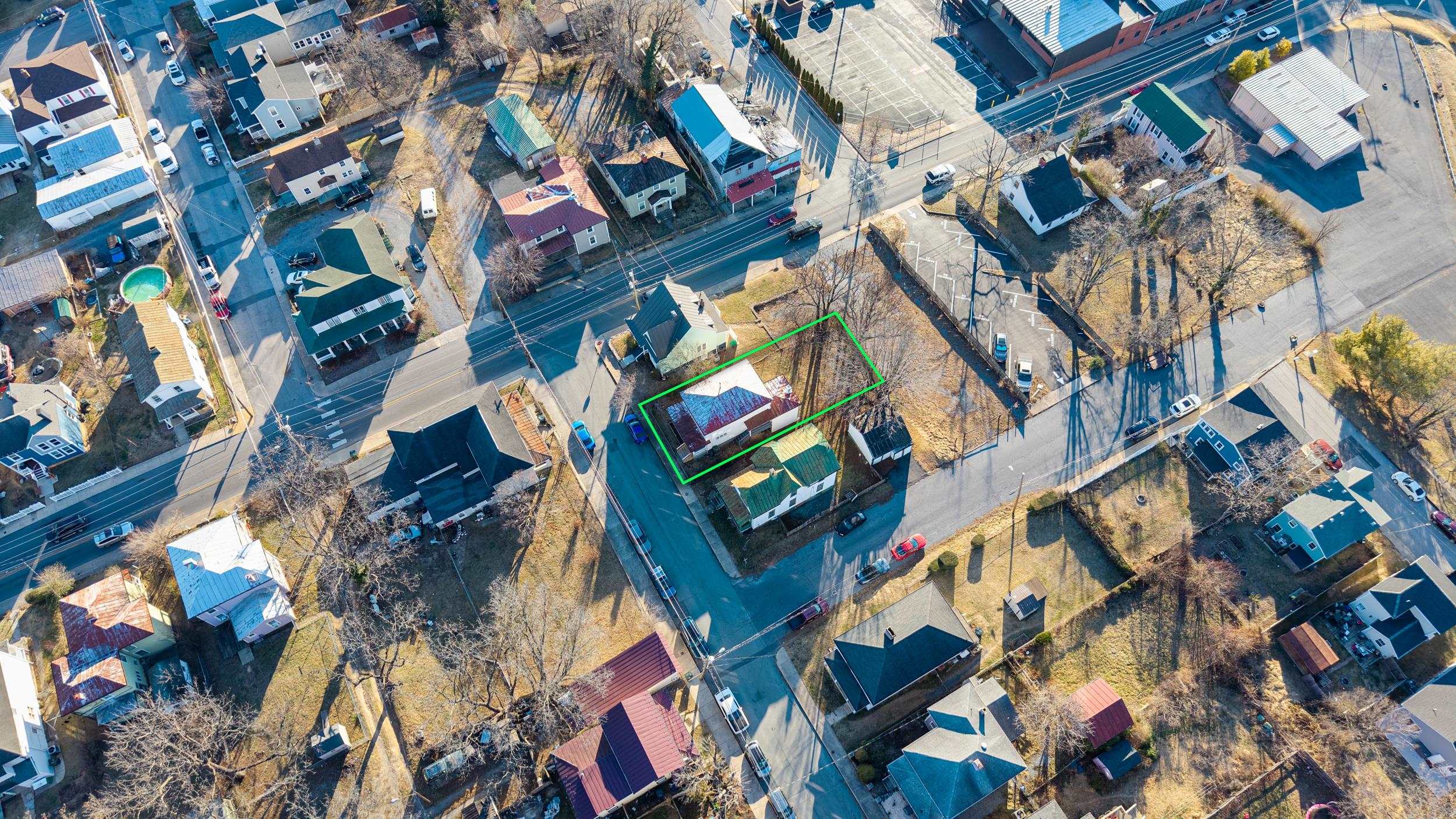 606 WINTHROP ST, STAUNTON, Virginia 24401, 3 Bedrooms Bedrooms, ,1 BathroomBathrooms,Residential,606 WINTHROP ST,672719 MLS # 672719