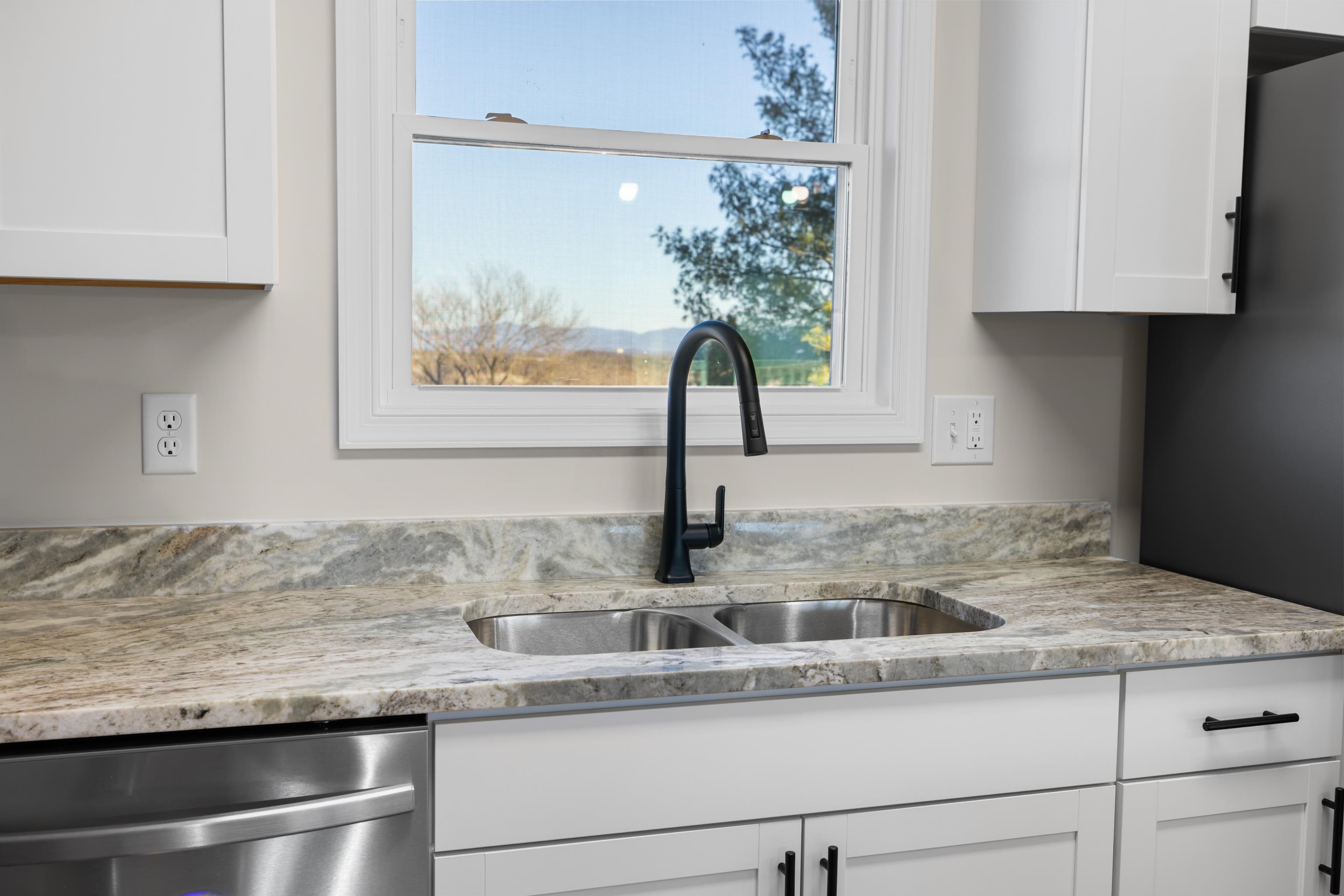 14 GRAND VIEW, STAUNTON, Virginia 24401, 3 Bedrooms Bedrooms, ,2 BathroomsBathrooms,Residential,14 GRAND VIEW,672722 MLS # 672722