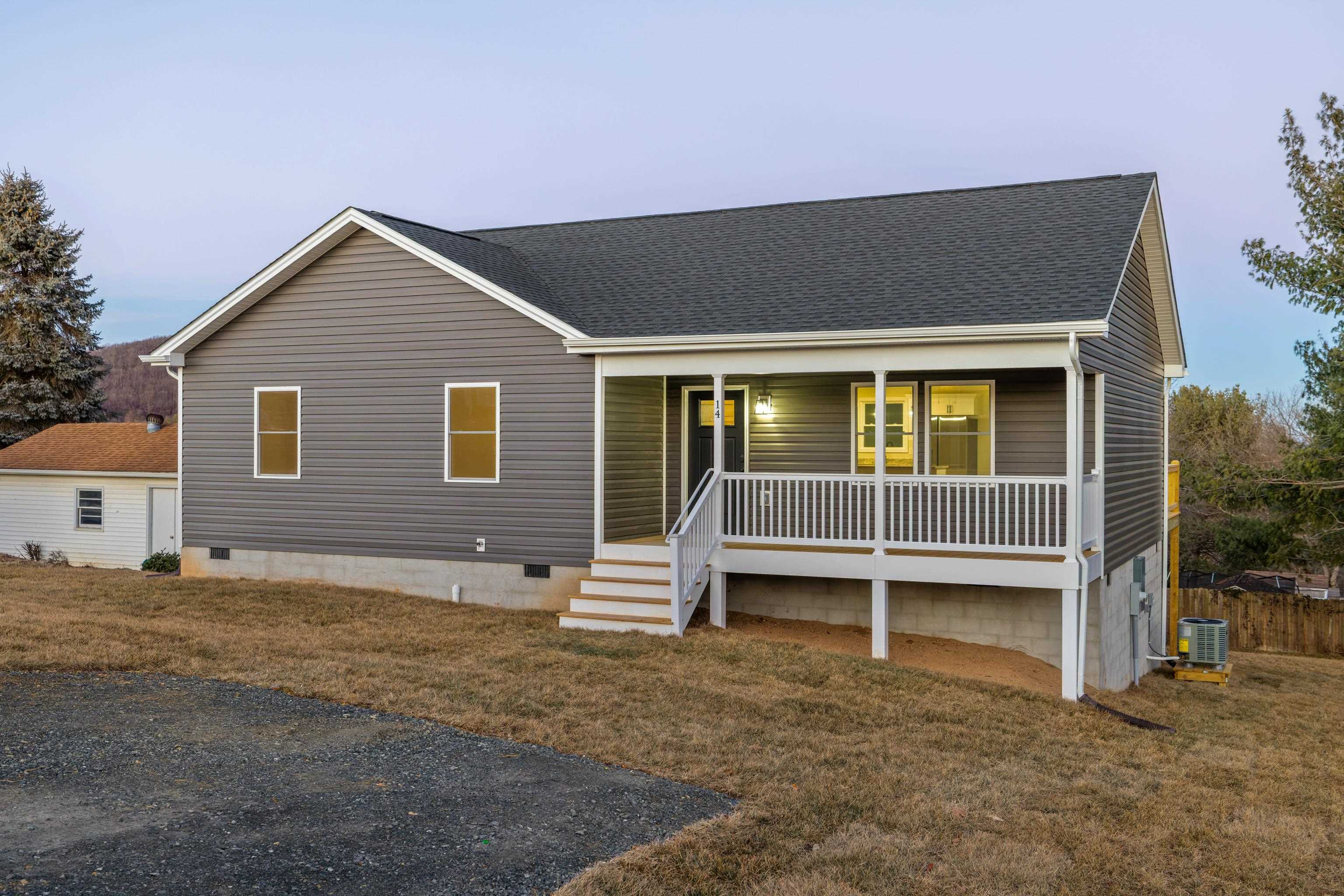 14 GRAND VIEW, STAUNTON, Virginia 24401, 3 Bedrooms Bedrooms, ,2 BathroomsBathrooms,Residential,14 GRAND VIEW,672722 MLS # 672722