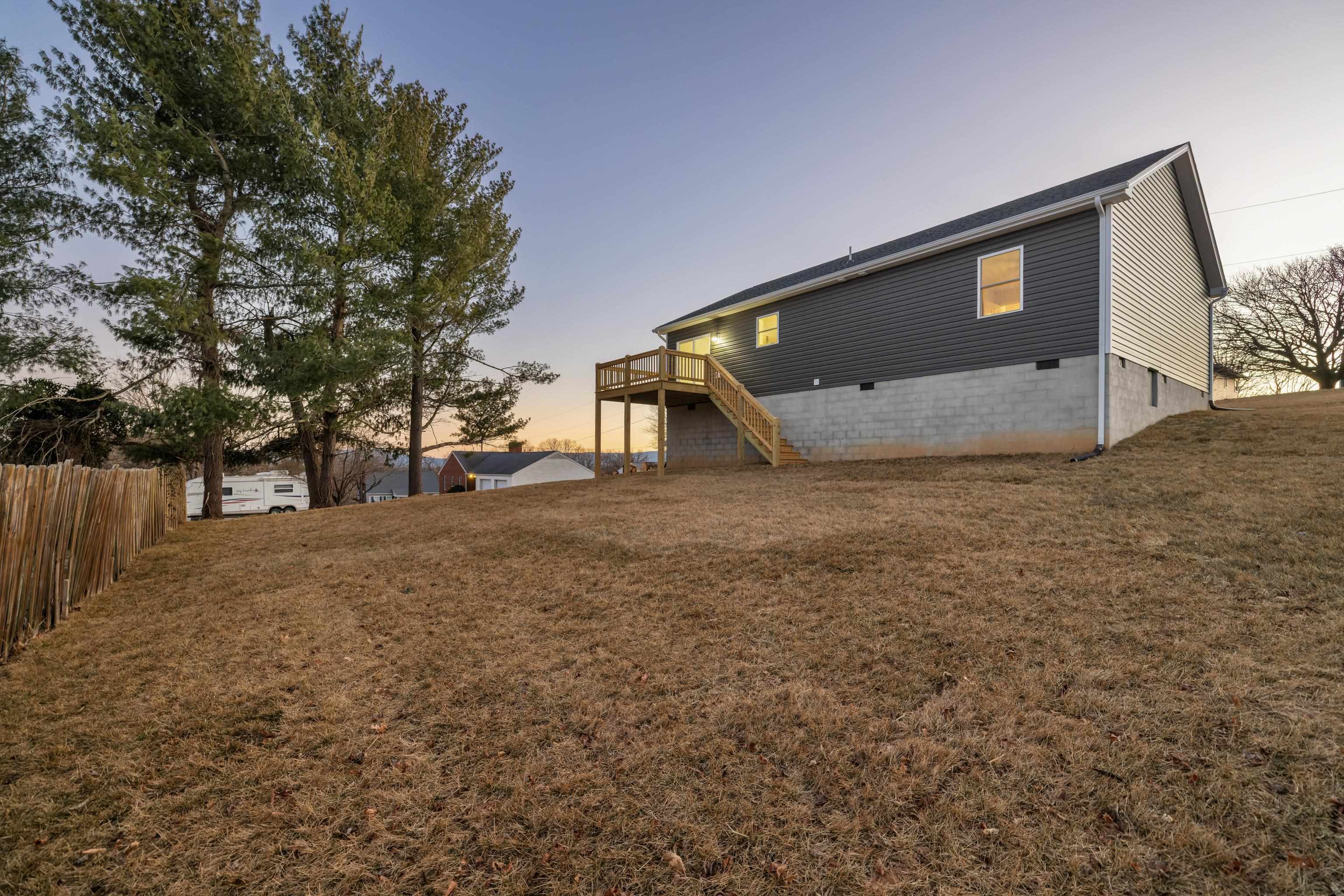 14 GRAND VIEW, STAUNTON, Virginia 24401, 3 Bedrooms Bedrooms, ,2 BathroomsBathrooms,Residential,14 GRAND VIEW,672722 MLS # 672722