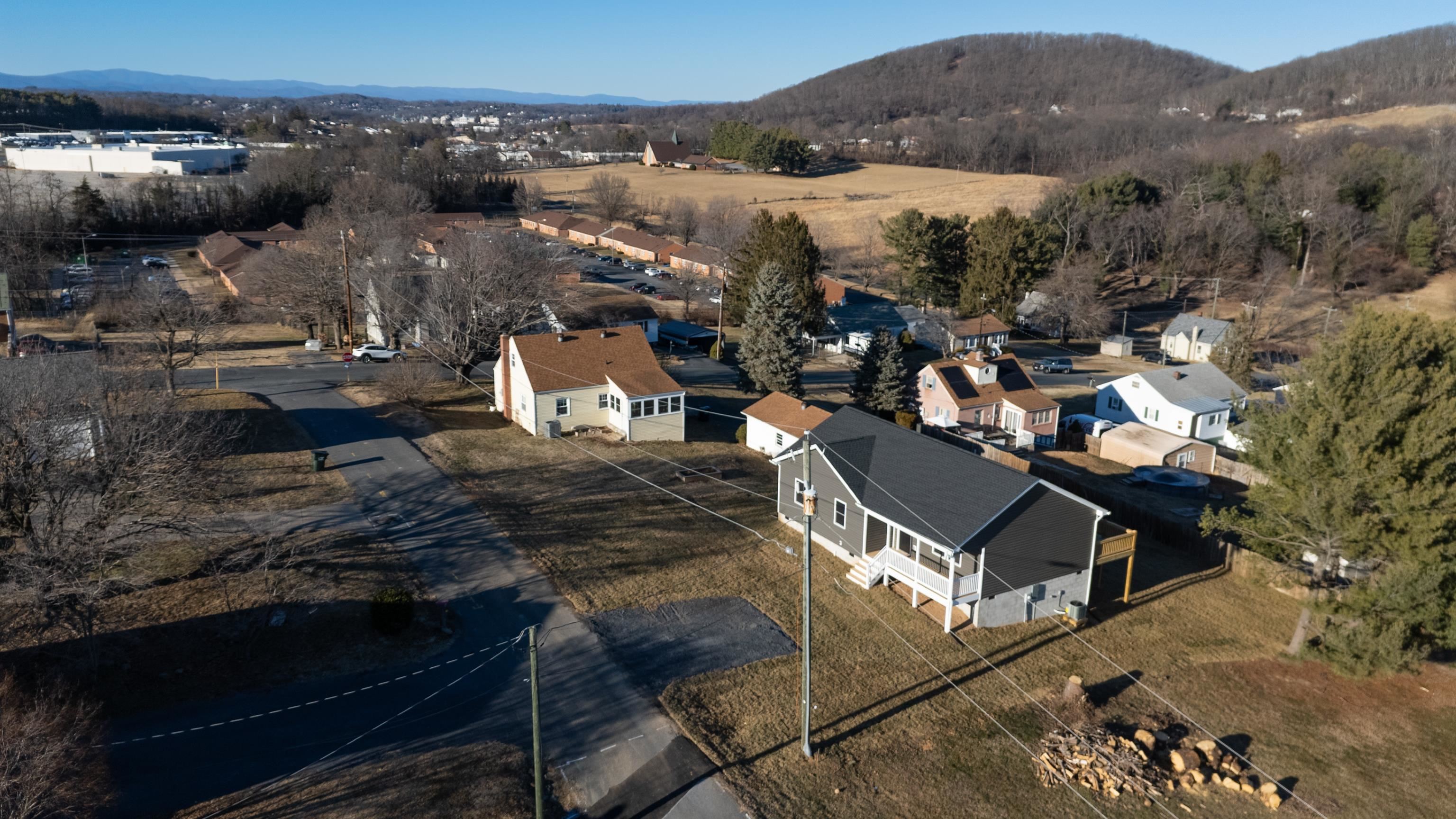 14 GRAND VIEW, STAUNTON, Virginia 24401, 3 Bedrooms Bedrooms, ,2 BathroomsBathrooms,Residential,14 GRAND VIEW,672722 MLS # 672722