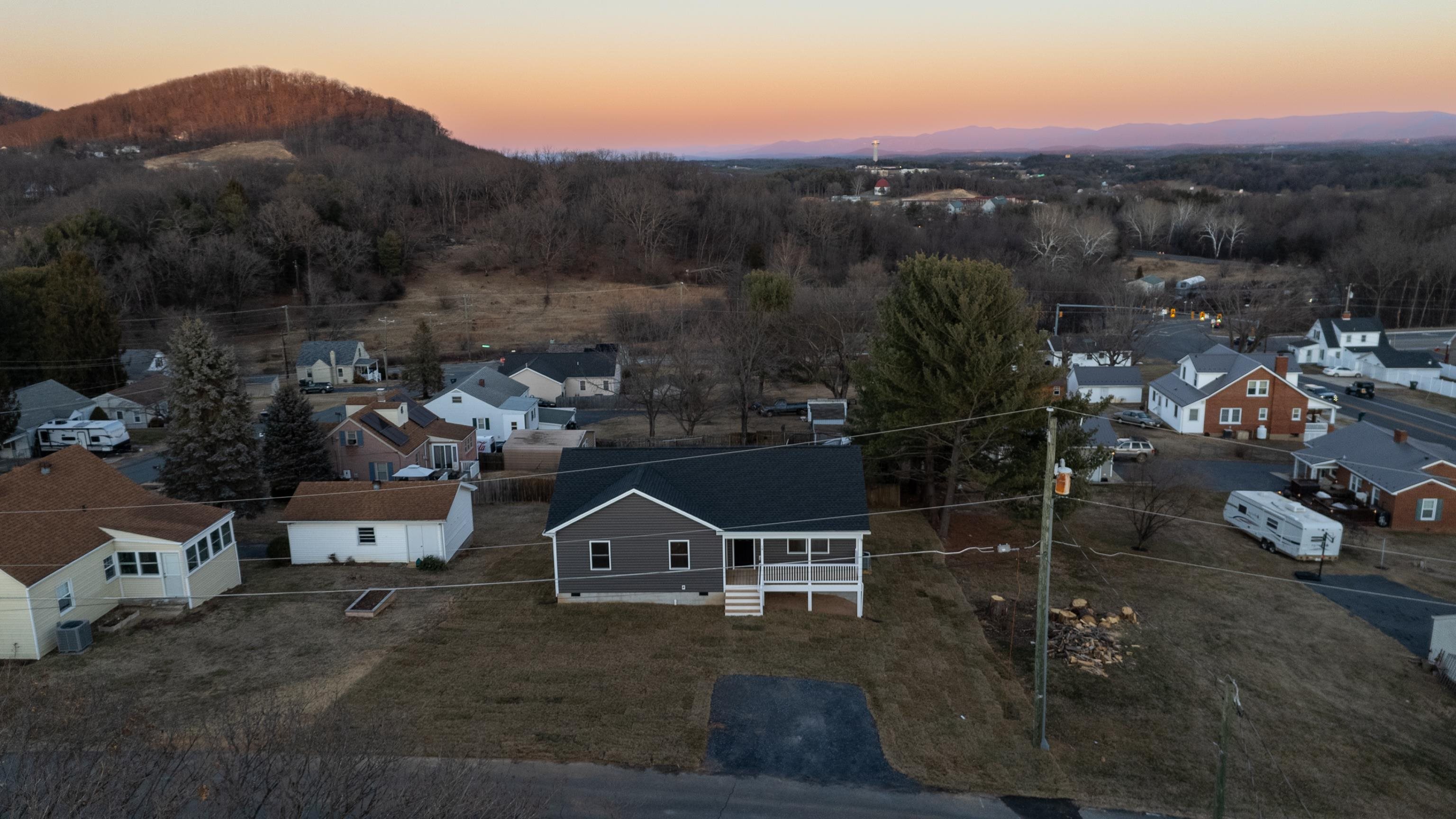 14 GRAND VIEW, STAUNTON, Virginia 24401, 3 Bedrooms Bedrooms, ,2 BathroomsBathrooms,Residential,14 GRAND VIEW,672722 MLS # 672722