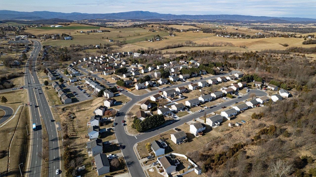 130 CLARA CT, HARRISONBURG, Virginia 22802, 5 Bedrooms Bedrooms, ,3 BathroomsBathrooms,Residential,130 CLARA CT,672723 MLS # 672723 130 CLARA CT, HARRISONBURG, Virginia 22802, 5 Bedrooms Bedrooms, ,3 BathroomsBathrooms,Residential,130 CLARA CT,672723 MLS # 672723