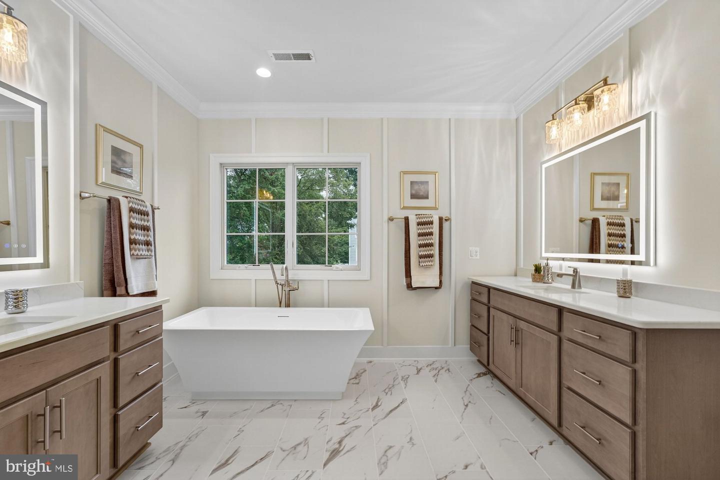 309 PARK ST NE, VIENNA, Virginia 22180, 6 Bedrooms Bedrooms, ,6 BathroomsBathrooms,Residential,For sale,309 PARK ST NE,VAFX2234706 MLS # VAFX2234706