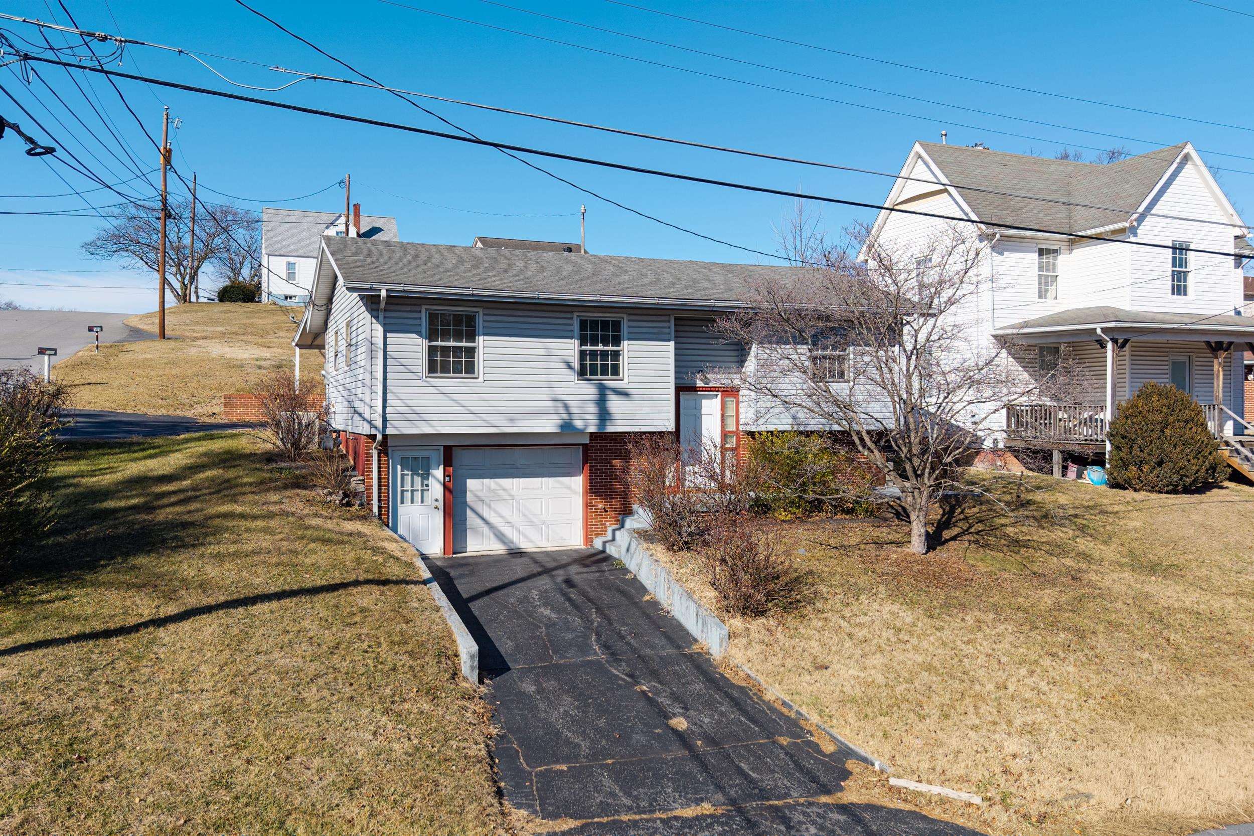 801 GRAYSON AVE, WAYNESBORO, Virginia 22980, 3 Bedrooms Bedrooms, ,2 BathroomsBathrooms,Residential,801 Grayson Ave, Waynesboro VA, 22980,801 GRAYSON AVE,672742 MLS # 672742