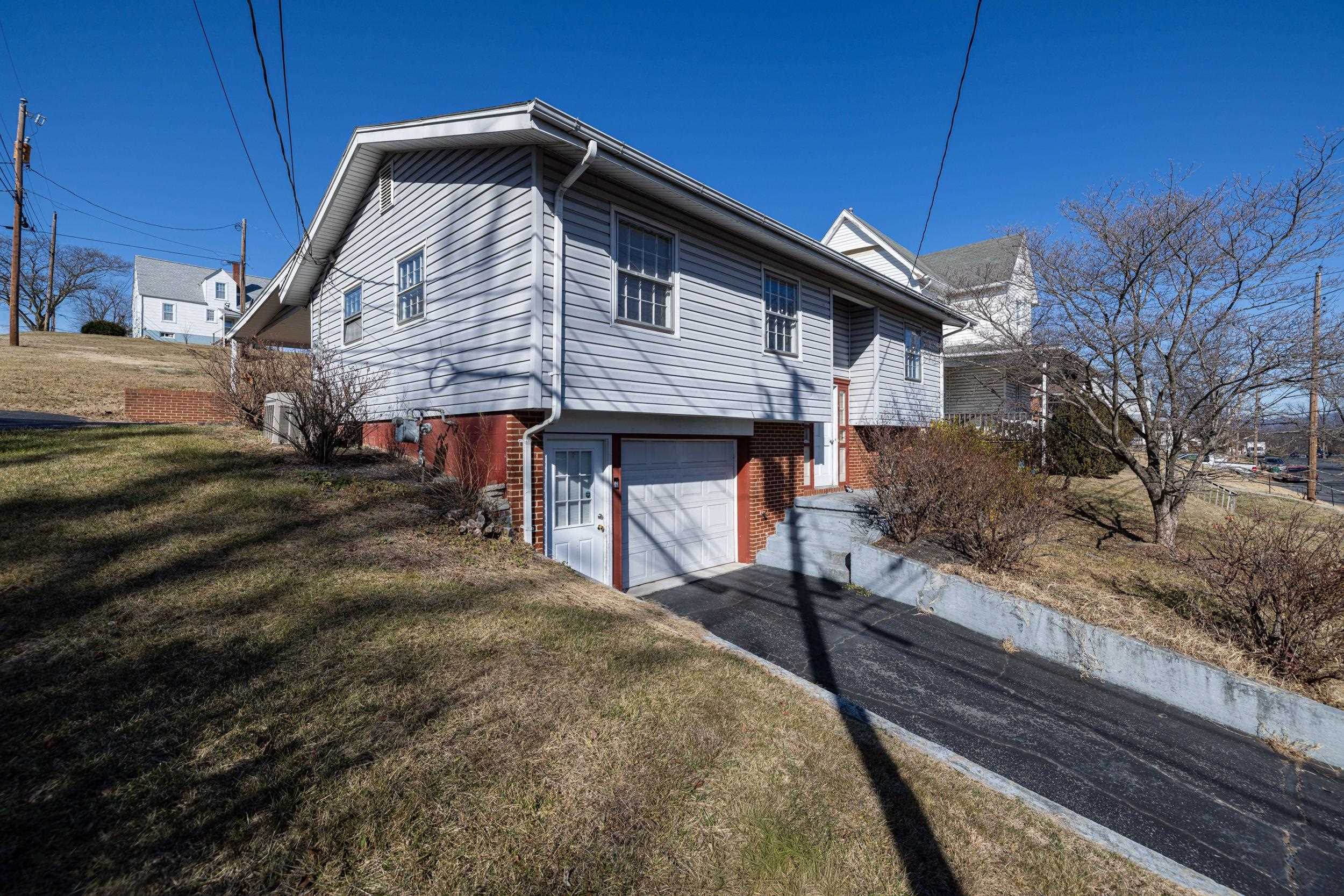 801 GRAYSON AVE, WAYNESBORO, Virginia 22980, 3 Bedrooms Bedrooms, ,2 BathroomsBathrooms,Residential,801 Grayson Ave, Waynesboro VA, 22980,801 GRAYSON AVE,672742 MLS # 672742