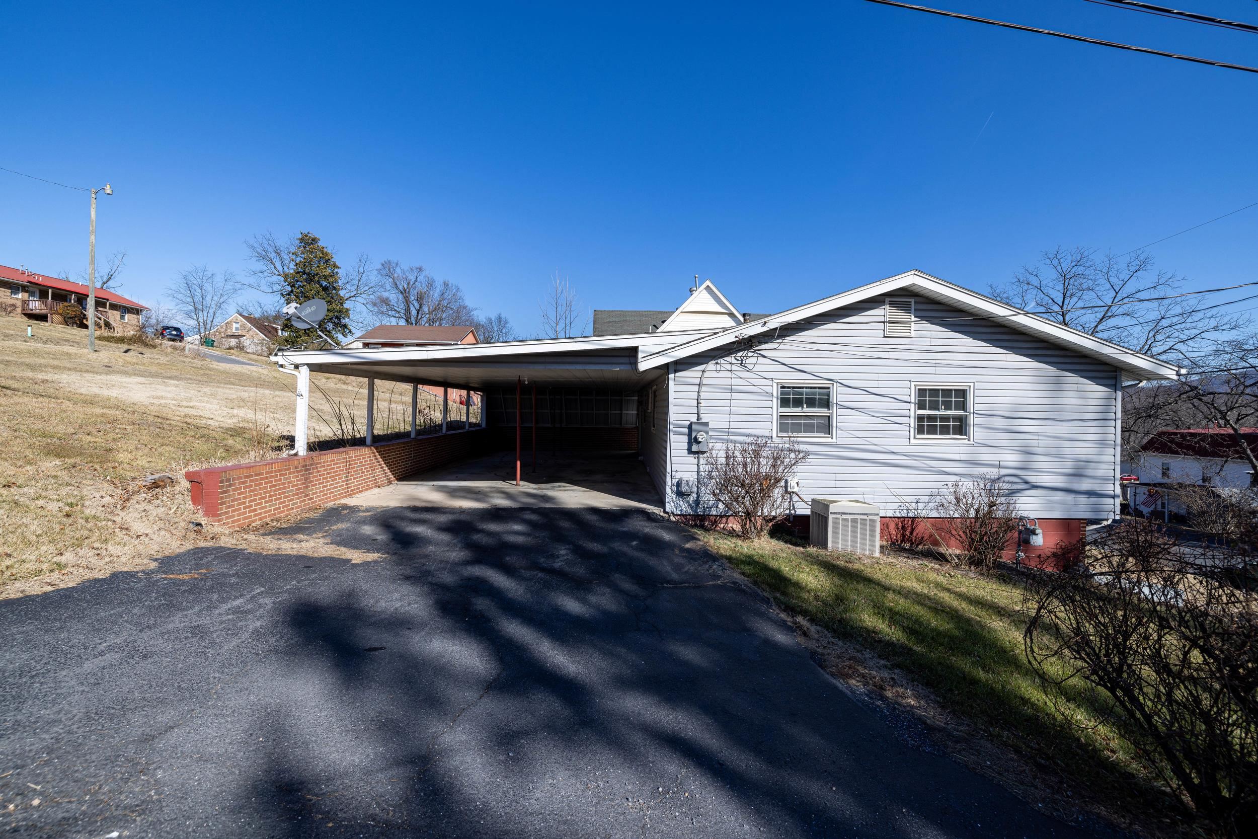 801 GRAYSON AVE, WAYNESBORO, Virginia 22980, 3 Bedrooms Bedrooms, ,2 BathroomsBathrooms,Residential,801 Grayson Ave, Waynesboro VA, 22980,801 GRAYSON AVE,672742 MLS # 672742