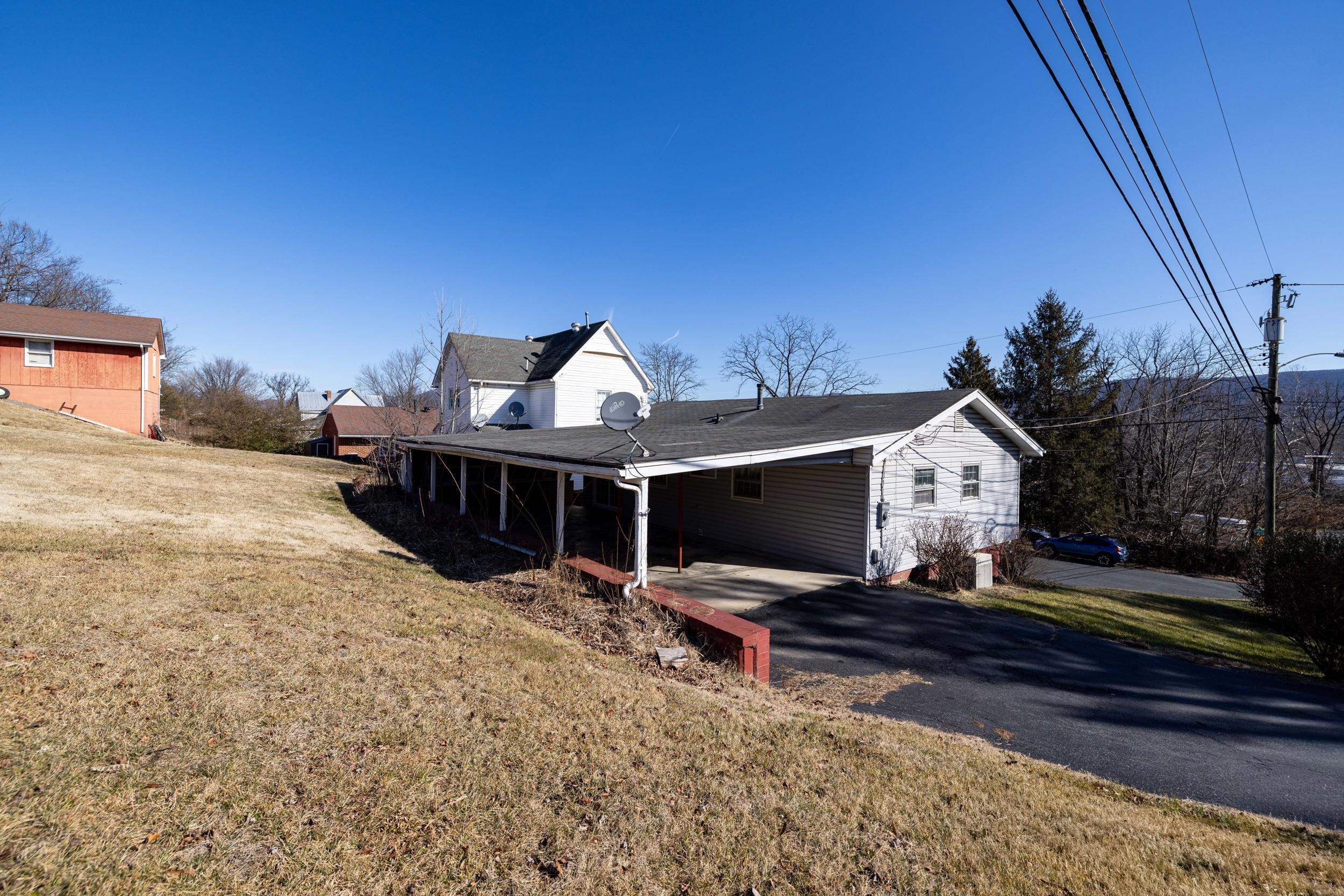 801 GRAYSON AVE, WAYNESBORO, Virginia 22980, 3 Bedrooms Bedrooms, ,2 BathroomsBathrooms,Residential,801 Grayson Ave, Waynesboro VA, 22980,801 GRAYSON AVE,672742 MLS # 672742