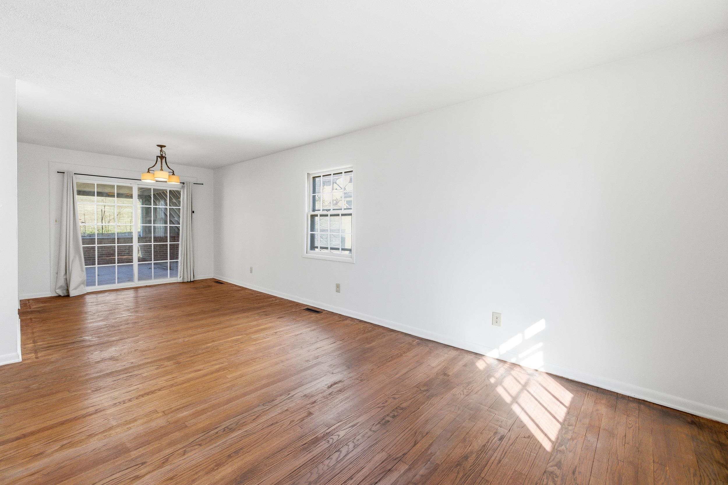 801 GRAYSON AVE, WAYNESBORO, Virginia 22980, 3 Bedrooms Bedrooms, ,2 BathroomsBathrooms,Residential,801 Grayson Ave, Waynesboro VA, 22980,801 GRAYSON AVE,672742 MLS # 672742