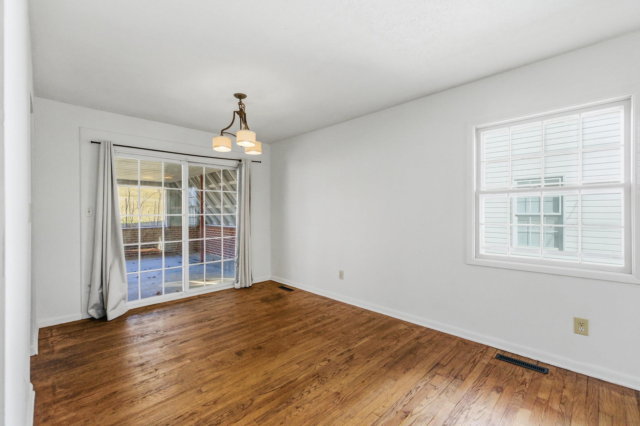 801 GRAYSON AVE, WAYNESBORO, Virginia 22980, 3 Bedrooms Bedrooms, ,2 BathroomsBathrooms,Residential,801 Grayson Ave, Waynesboro VA, 22980,801 GRAYSON AVE,672742 MLS # 672742