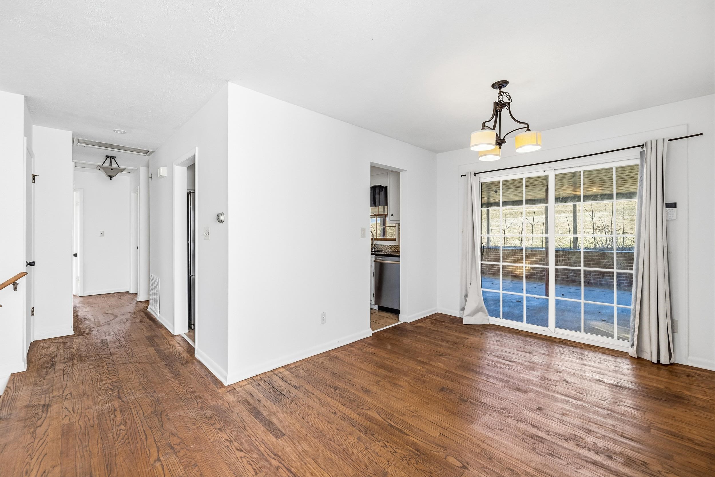 801 GRAYSON AVE, WAYNESBORO, Virginia 22980, 3 Bedrooms Bedrooms, ,2 BathroomsBathrooms,Residential,801 Grayson Ave, Waynesboro VA, 22980,801 GRAYSON AVE,672742 MLS # 672742