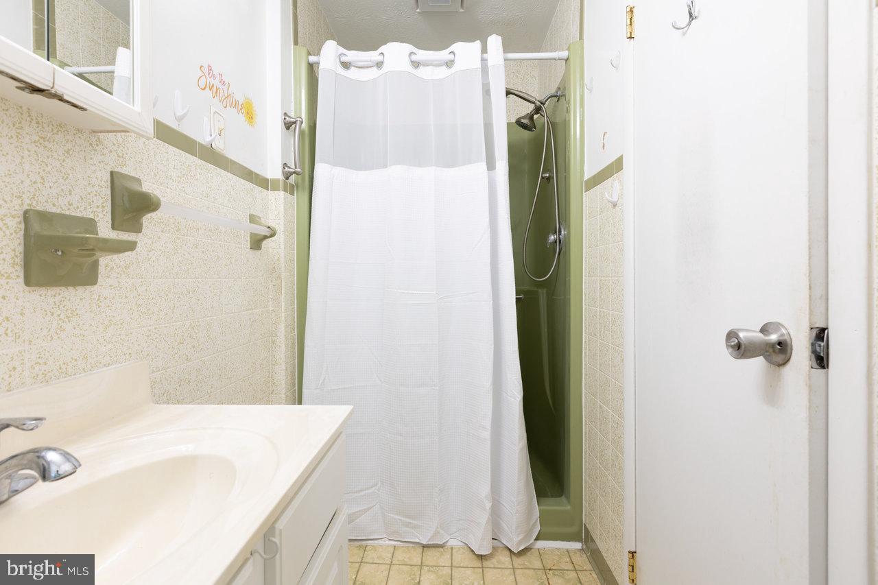 1 ROWE DR, LURAY, Virginia 22835, 3 Bedrooms Bedrooms, 10 Rooms Rooms,2 BathroomsBathrooms,Residential,For sale,1 ROWE DR,VAPA2005432 MLS # VAPA2005432